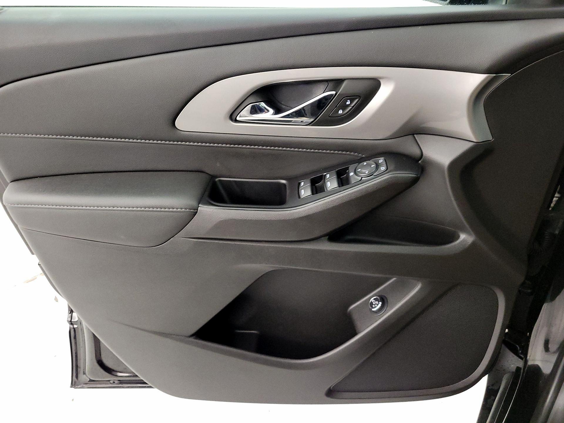 Thumbnail: 2022 Chevrolet Traverse - 12