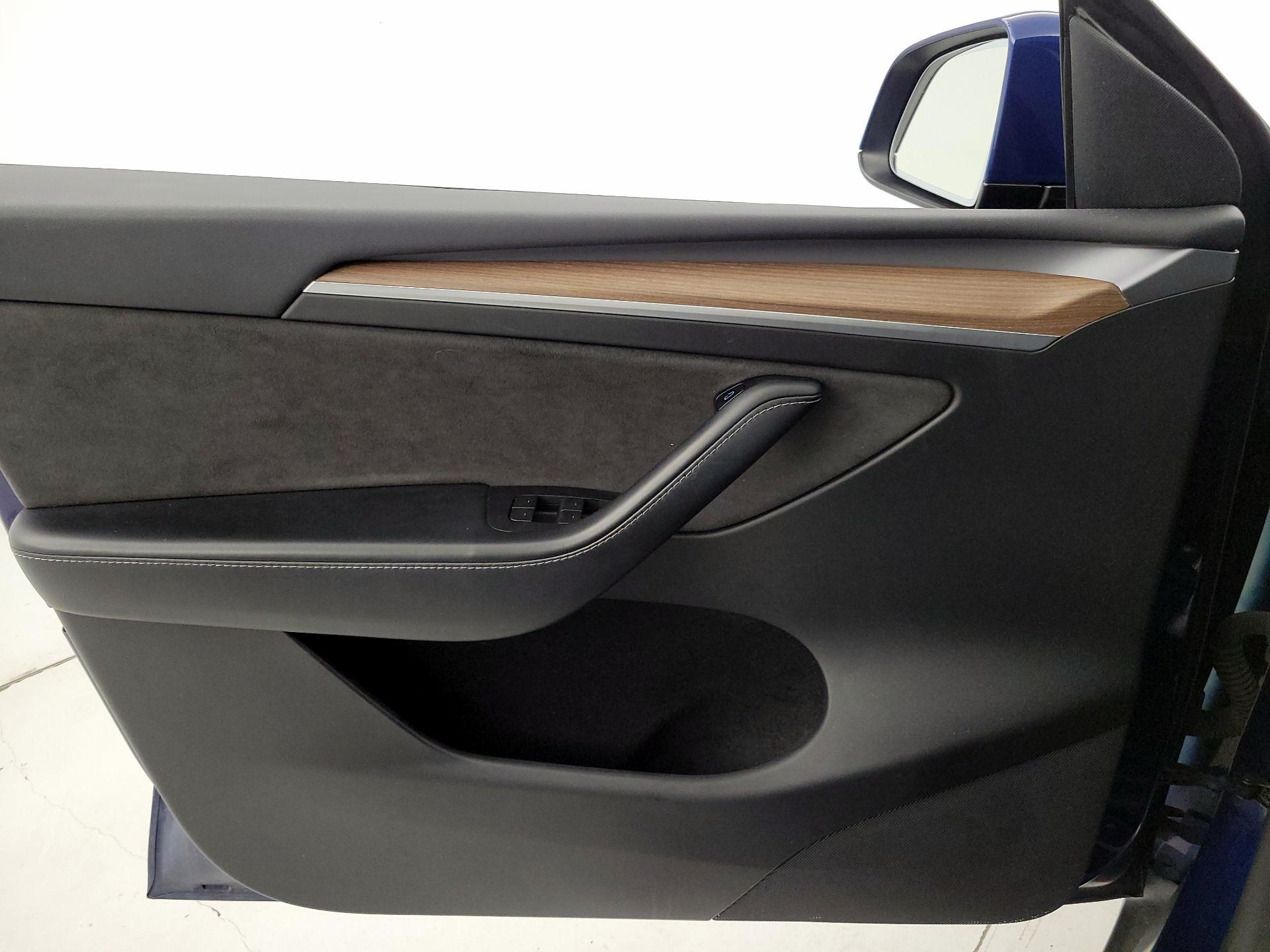 Thumbnail: 2023 Tesla Model Y - 12