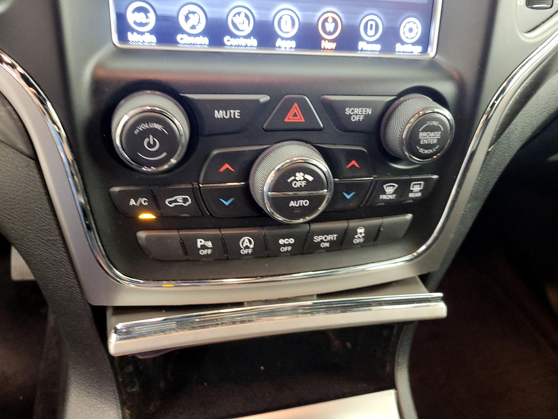 Thumbnail: 2018 Jeep Grand Cherokee - 17
