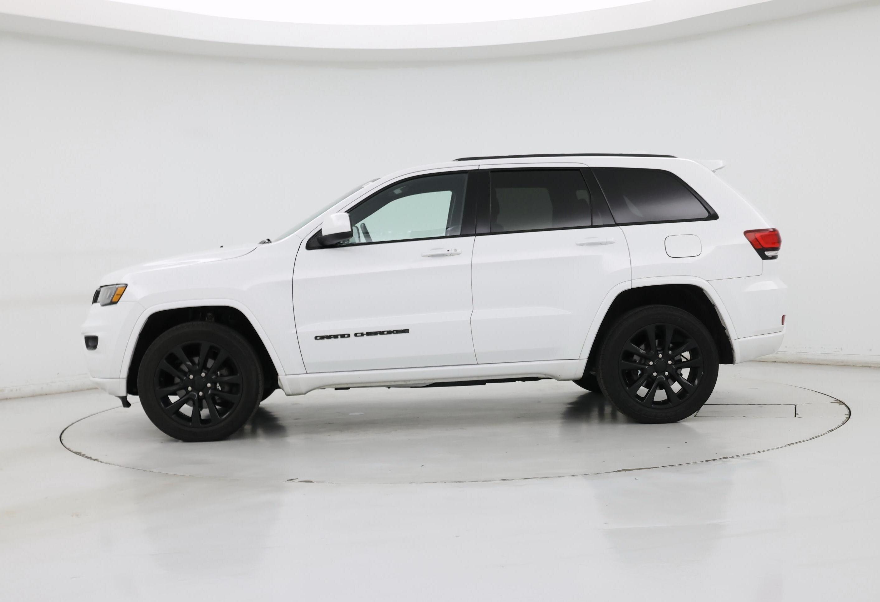 Thumbnail: 2018 Jeep Grand Cherokee - 3