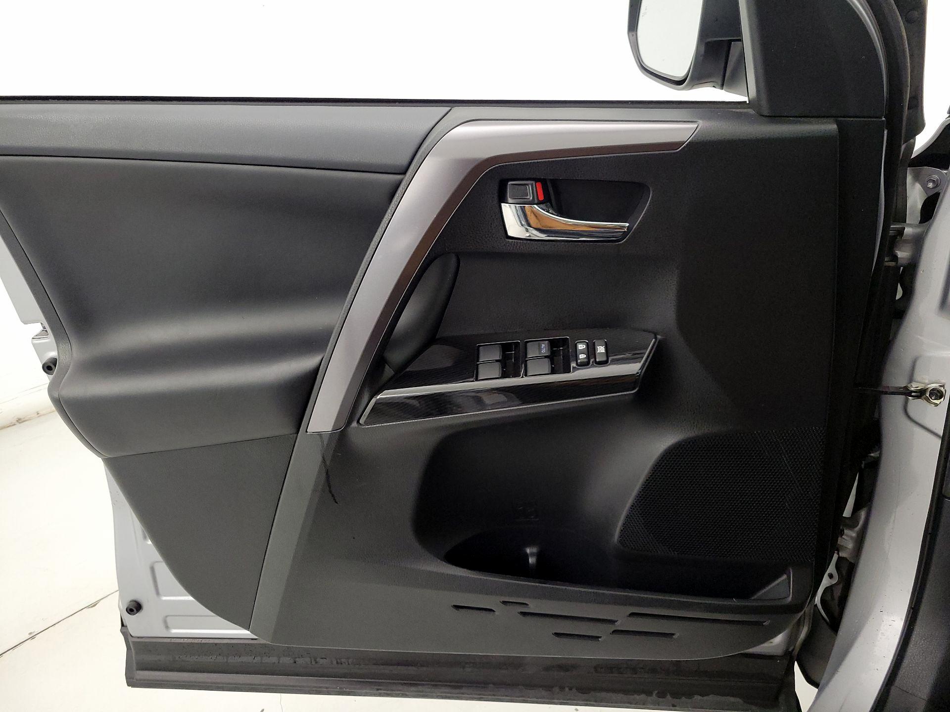 Thumbnail: 2018 Toyota RAV4 - 12