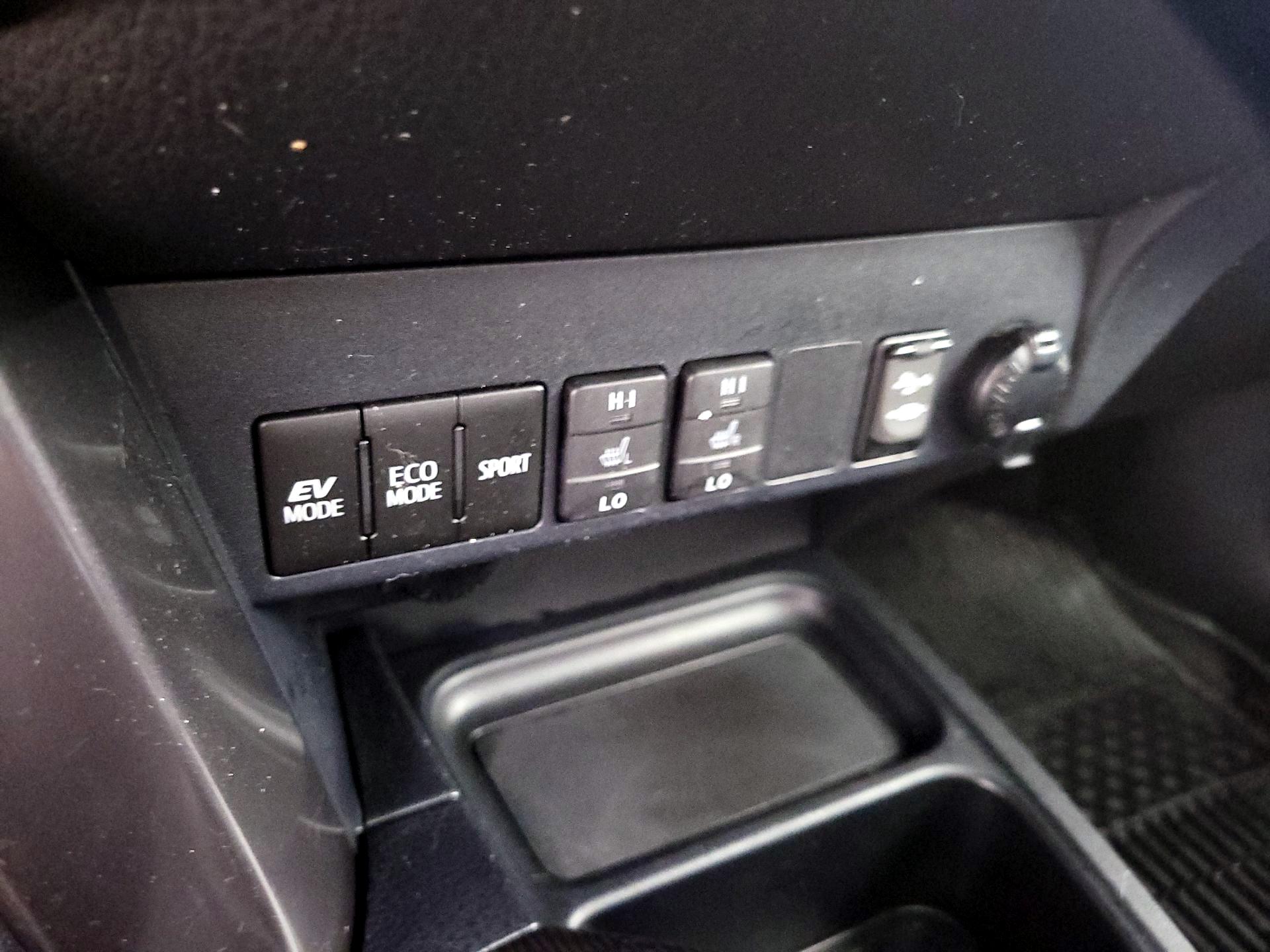 Thumbnail: 2018 Toyota RAV4 - 18