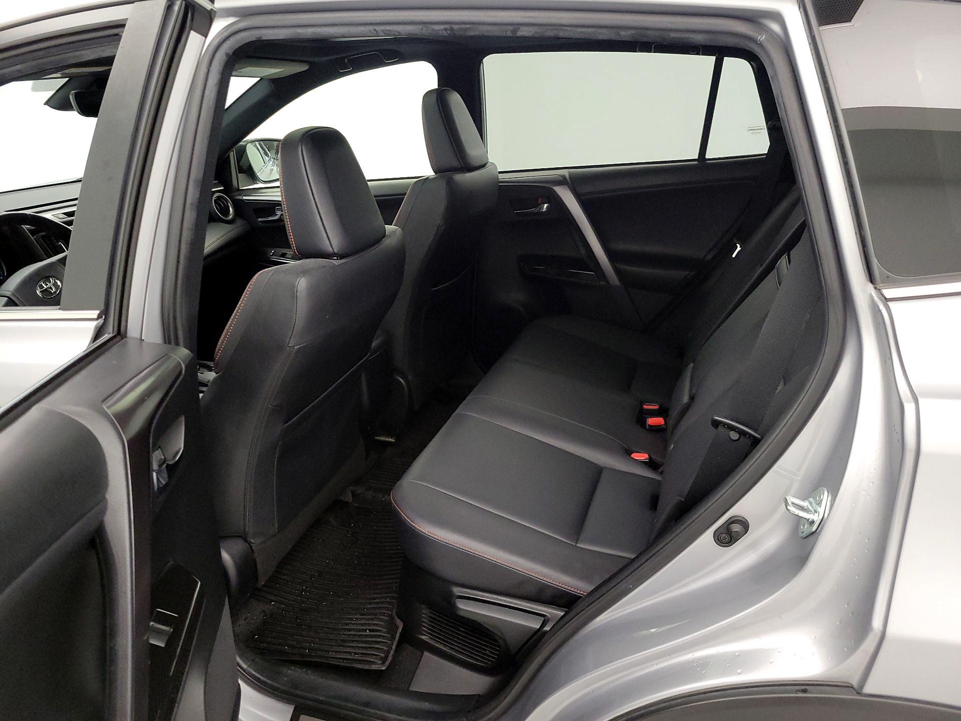 Thumbnail: 2018 Toyota RAV4 - 20