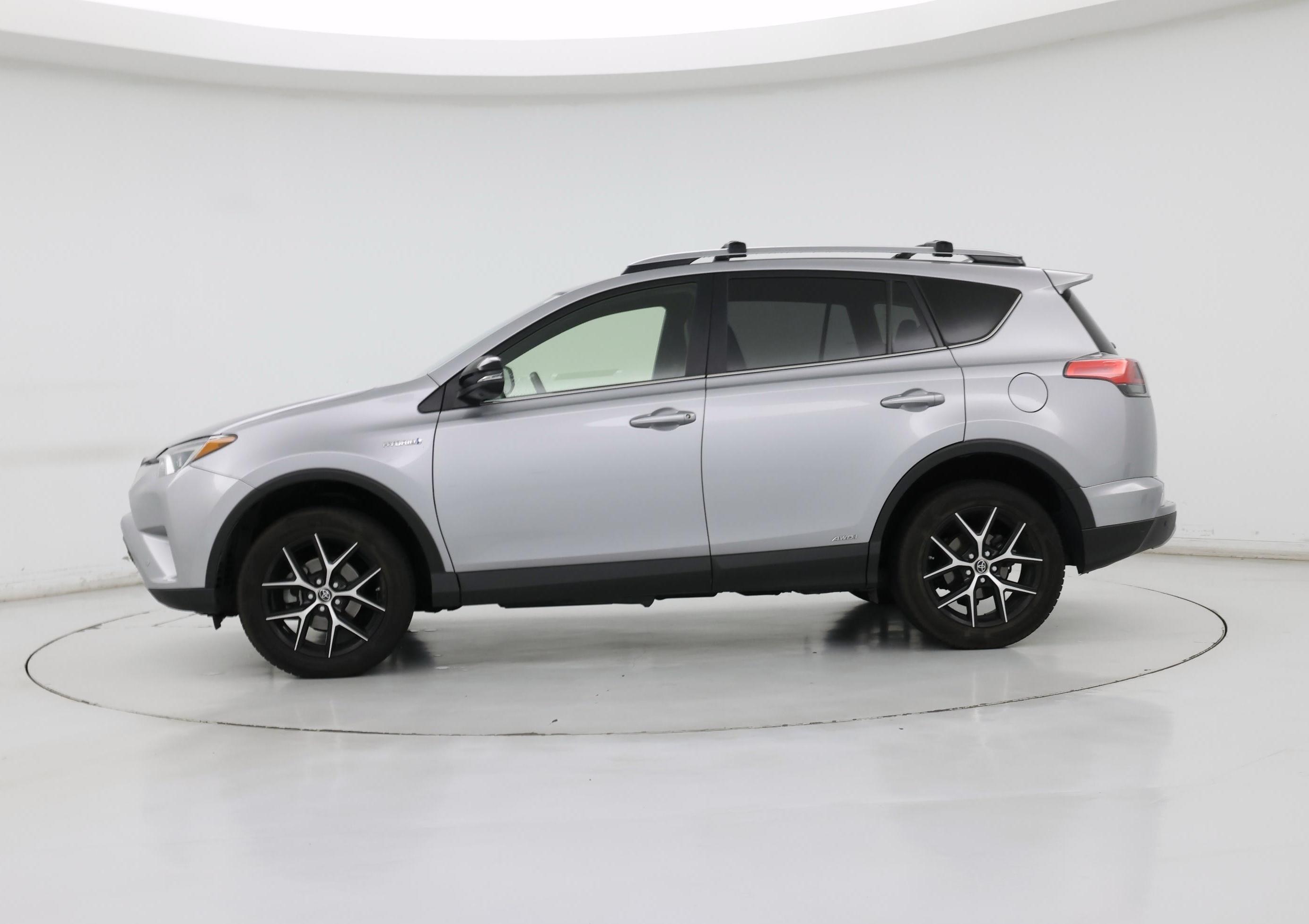 Thumbnail: 2018 Toyota RAV4 - 3