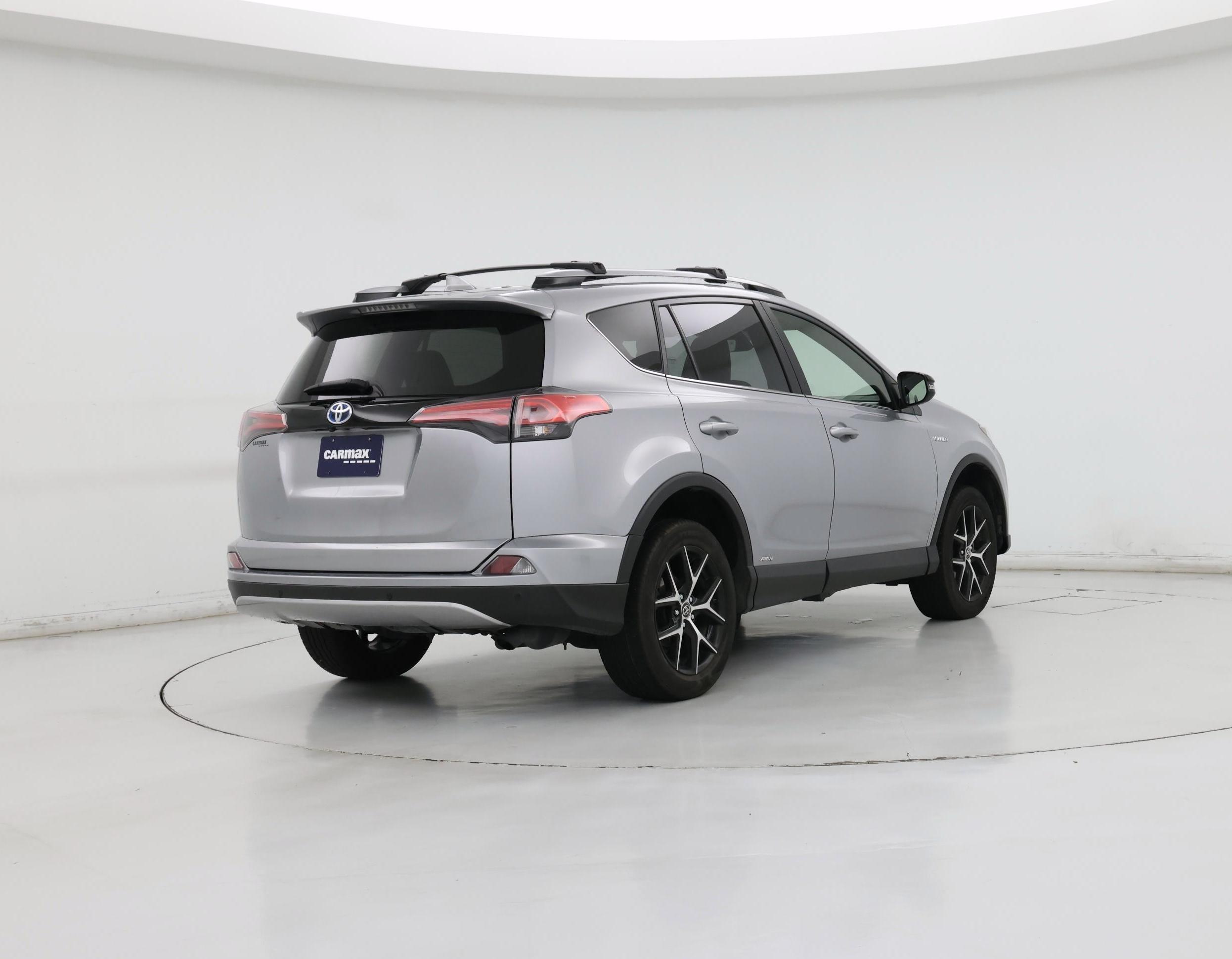 Thumbnail: 2018 Toyota RAV4 - 8