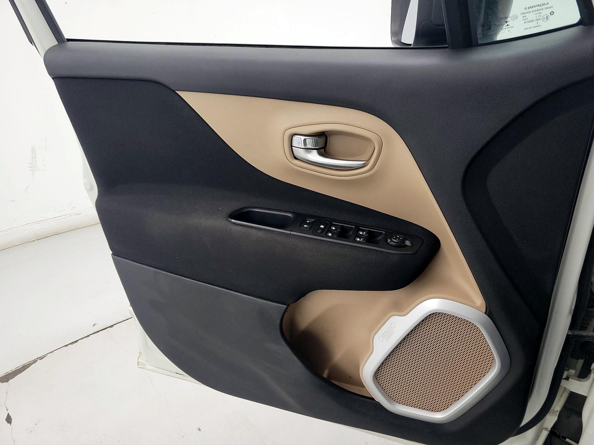 Thumbnail: 2015 Jeep Renegade - 12