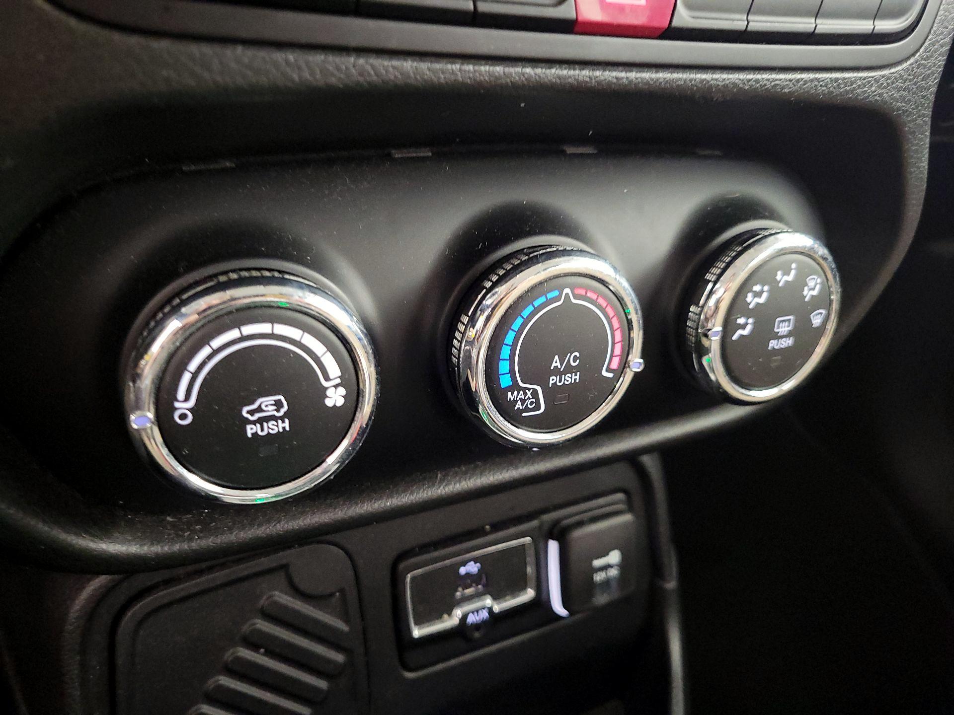 Thumbnail: 2015 Jeep Renegade - 15
