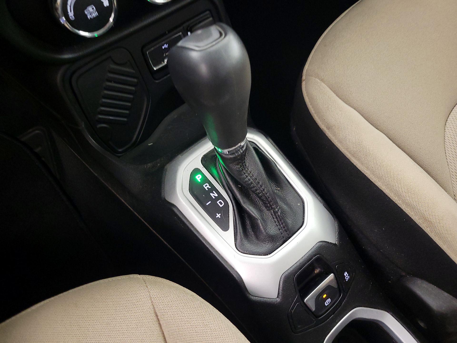 Thumbnail: 2015 Jeep Renegade - 16