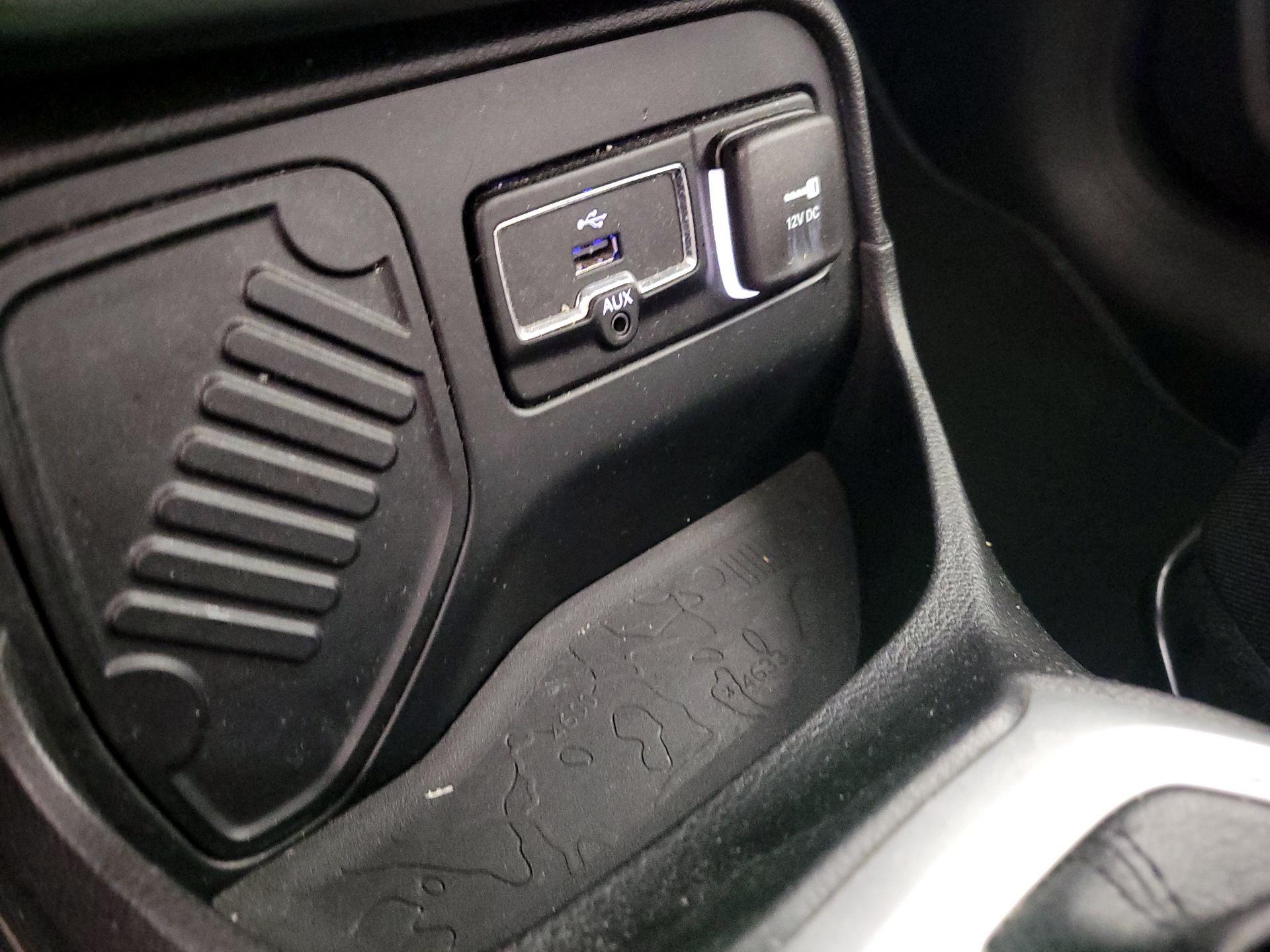 Thumbnail: 2015 Jeep Renegade - 17