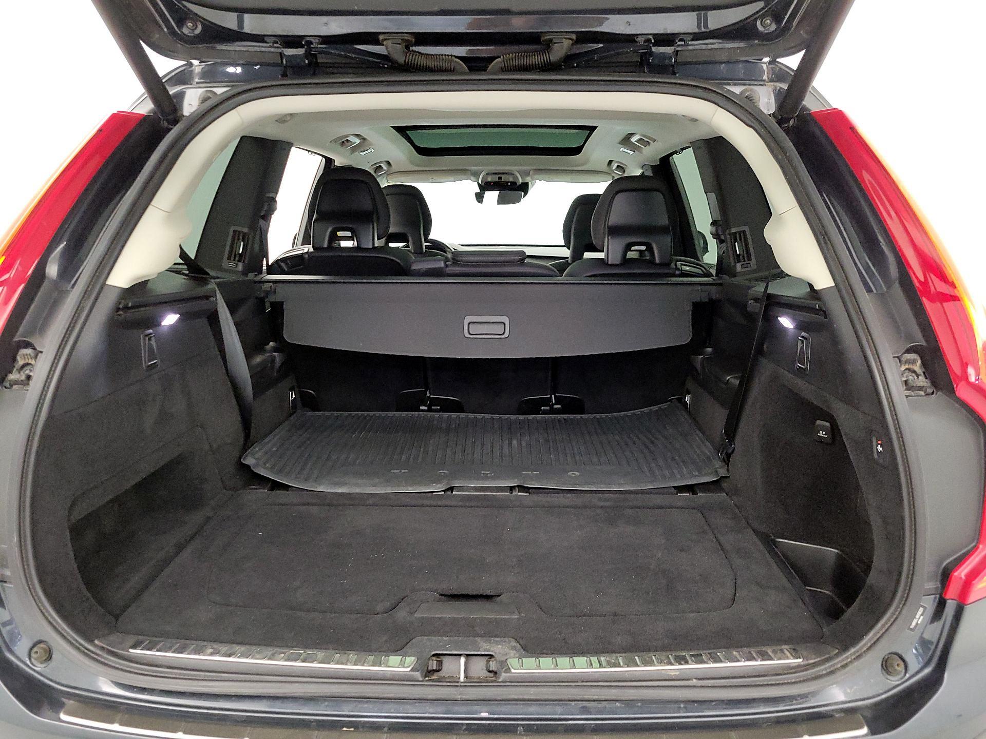 Thumbnail: 2022 Volvo XC90 - 20