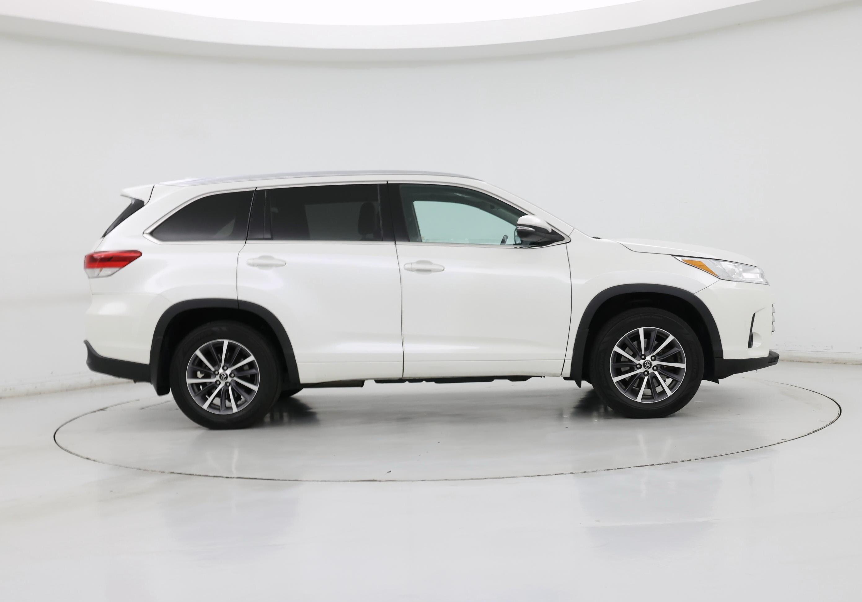 Thumbnail: 2018 Toyota Highlander - 7