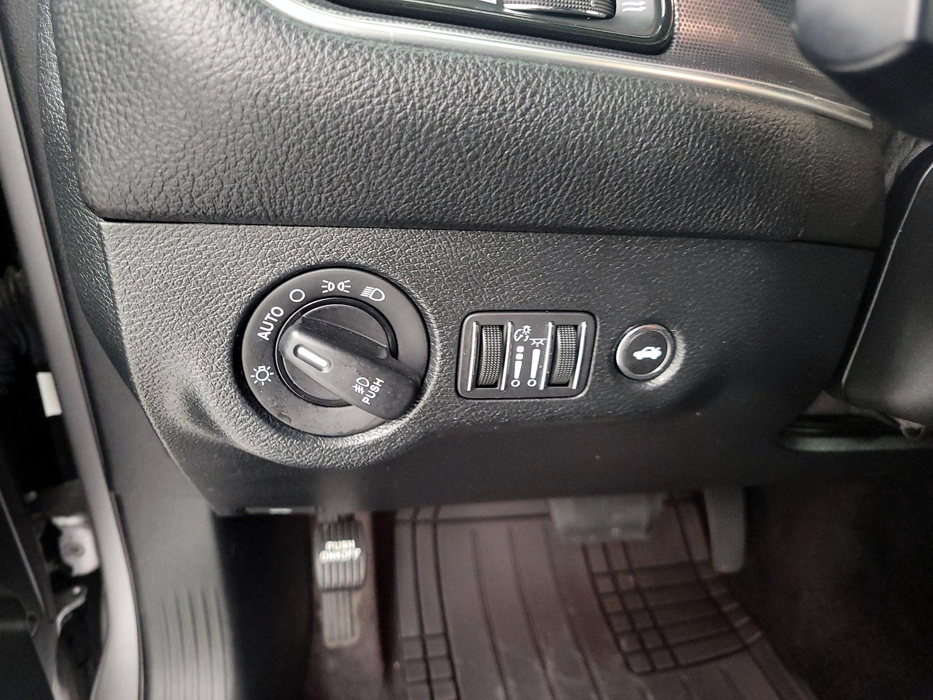 Thumbnail: 2018 Dodge Challenger - 13