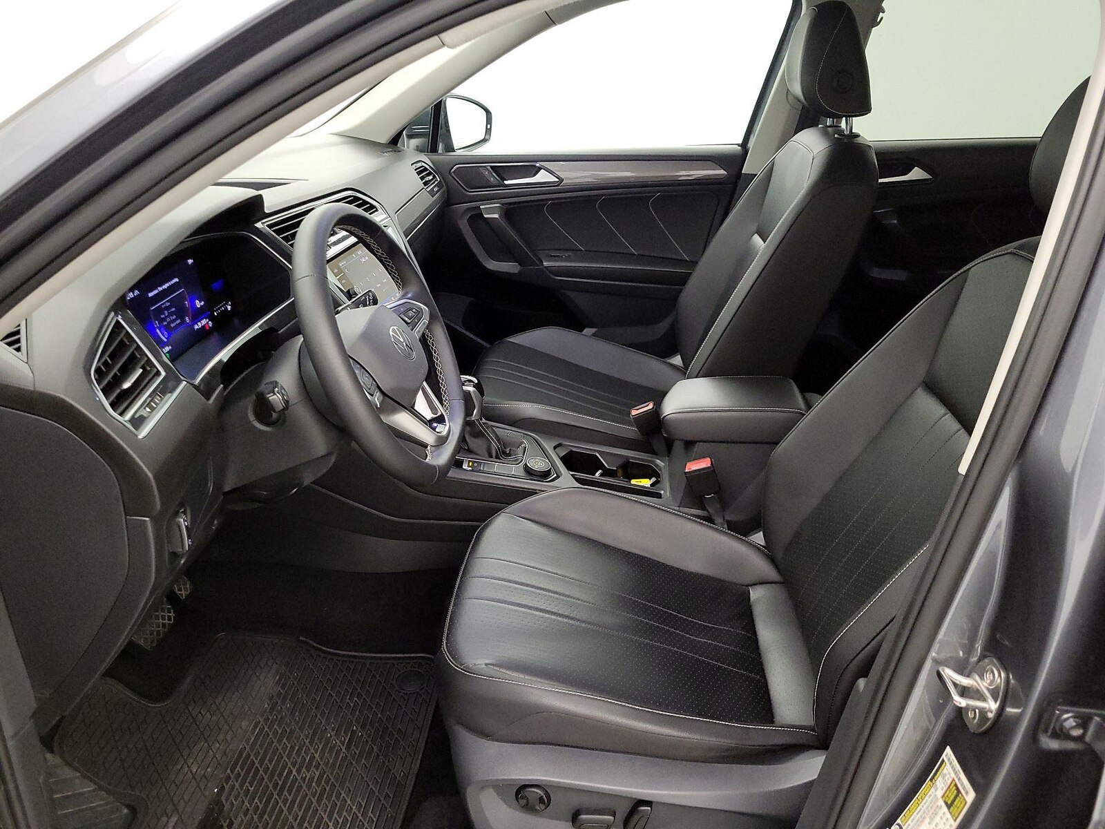 2022 Volkswagen Tiguan SE - Photo 12