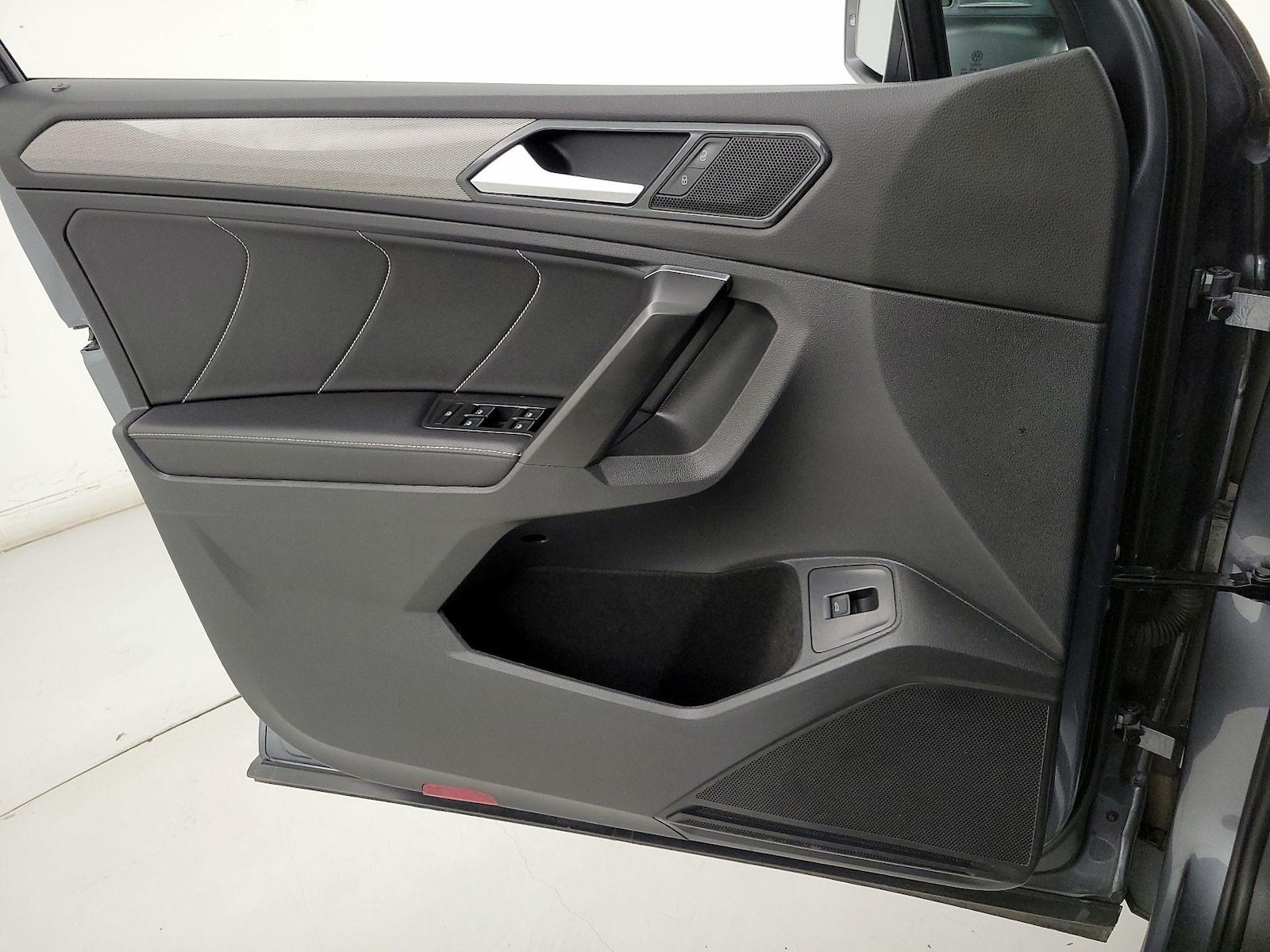 2022 Volkswagen Tiguan SE - Photo 13