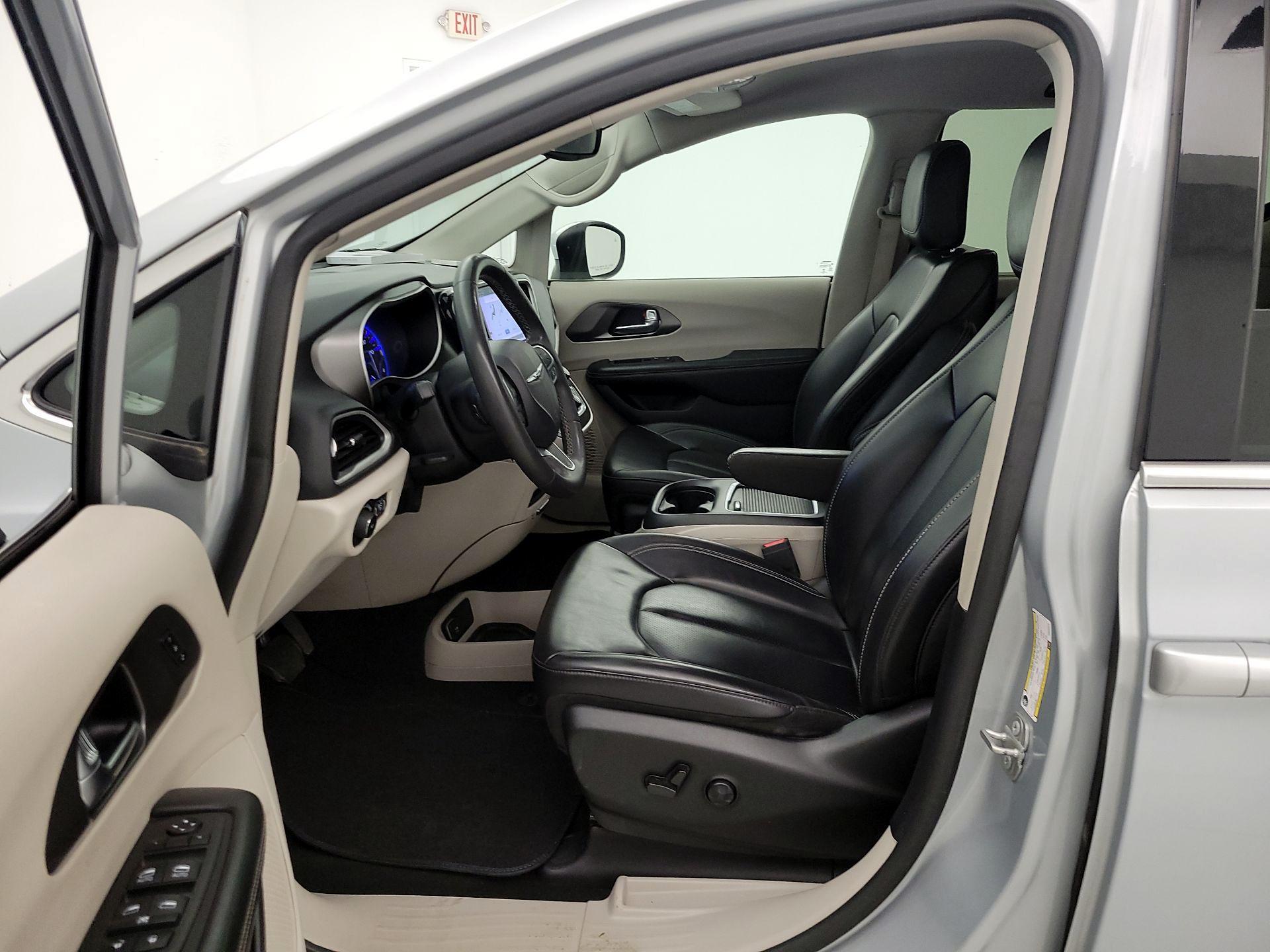 Thumbnail: 2023 Chrysler Pacifica - 11