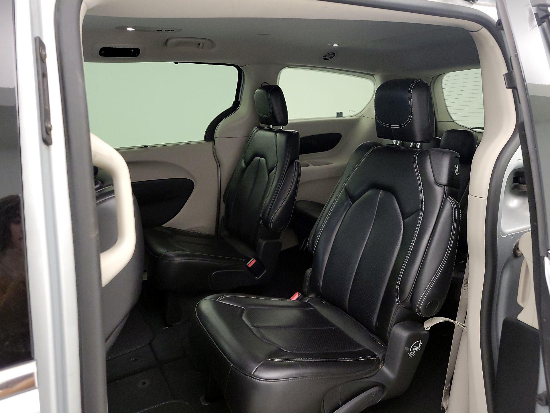 Thumbnail: 2023 Chrysler Pacifica - 19