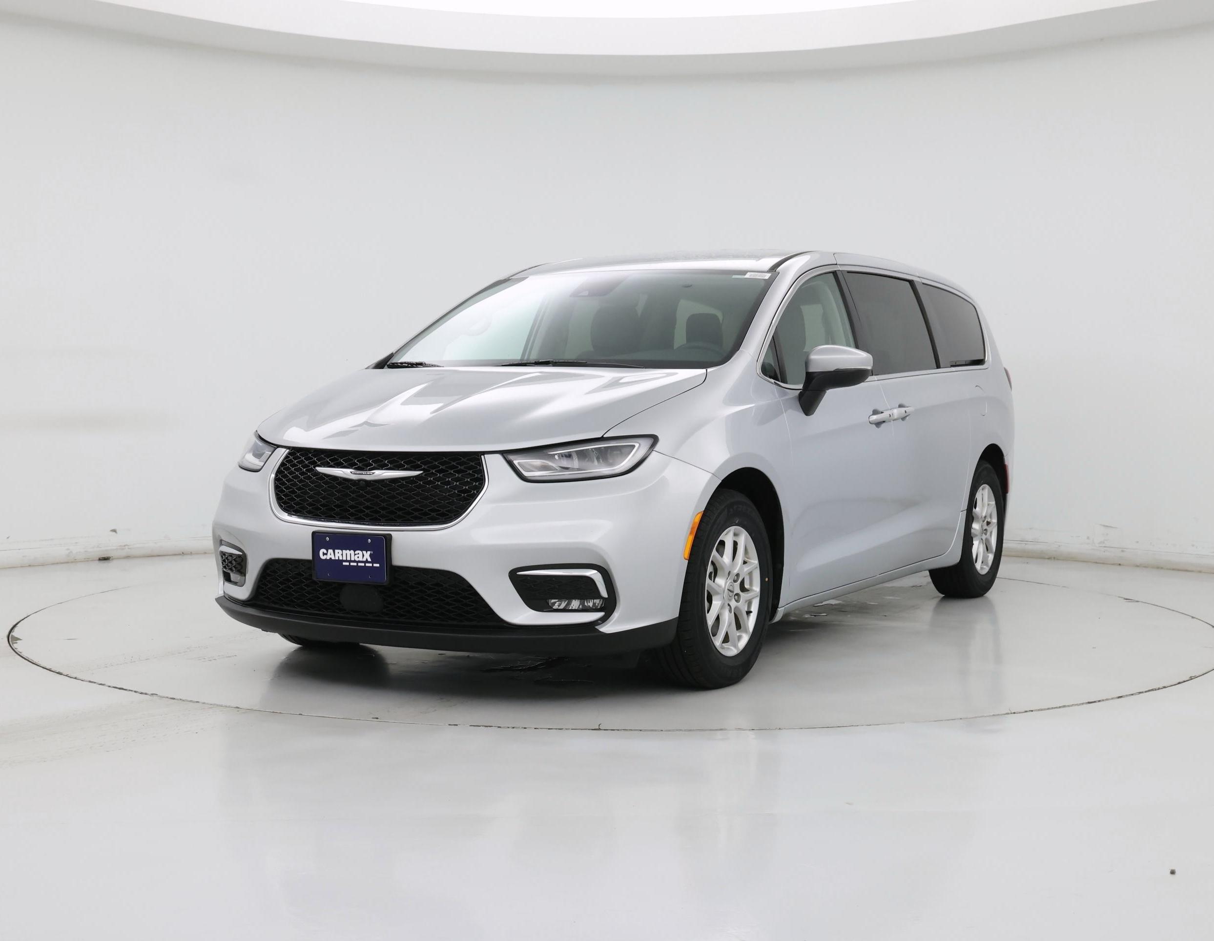 Thumbnail: 2023 Chrysler Pacifica - 4