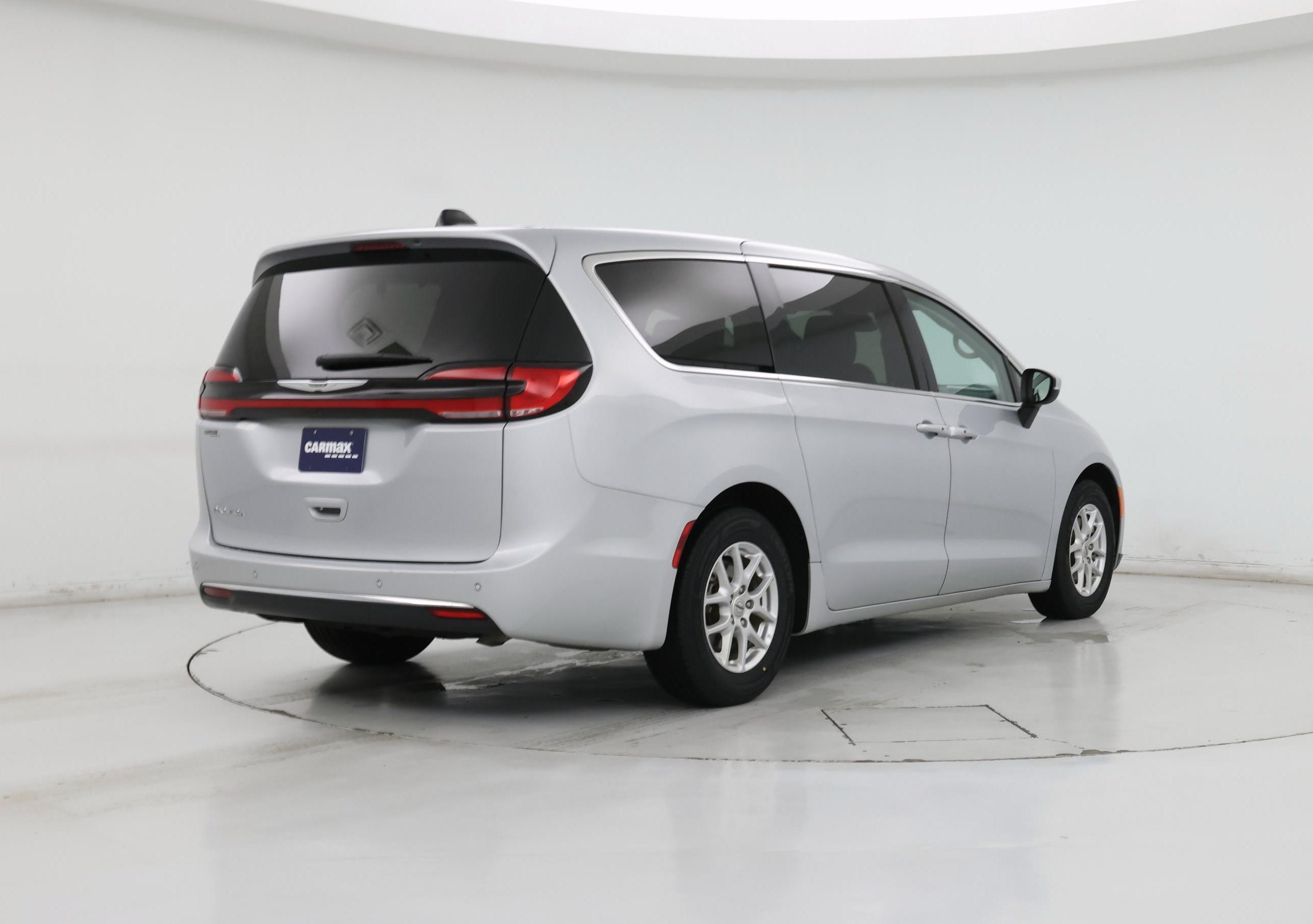 Thumbnail: 2023 Chrysler Pacifica - 8
