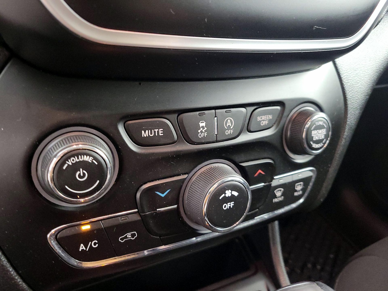 2020 Jeep Cherokee Latitude - Photo 17