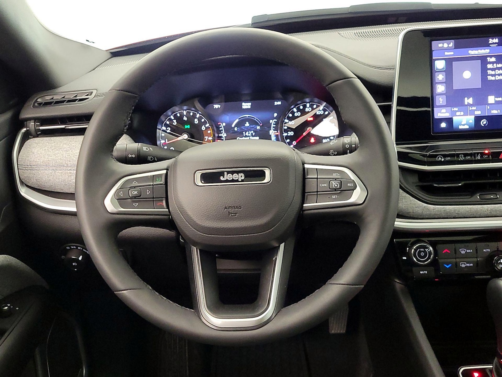 2025 Jeep Compass Latitude - Photo 11