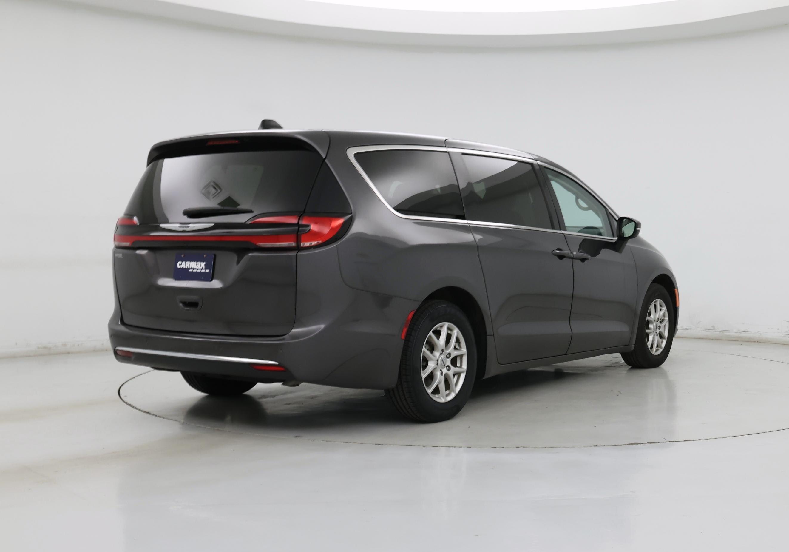 Thumbnail: 2023 Chrysler Pacifica - 8