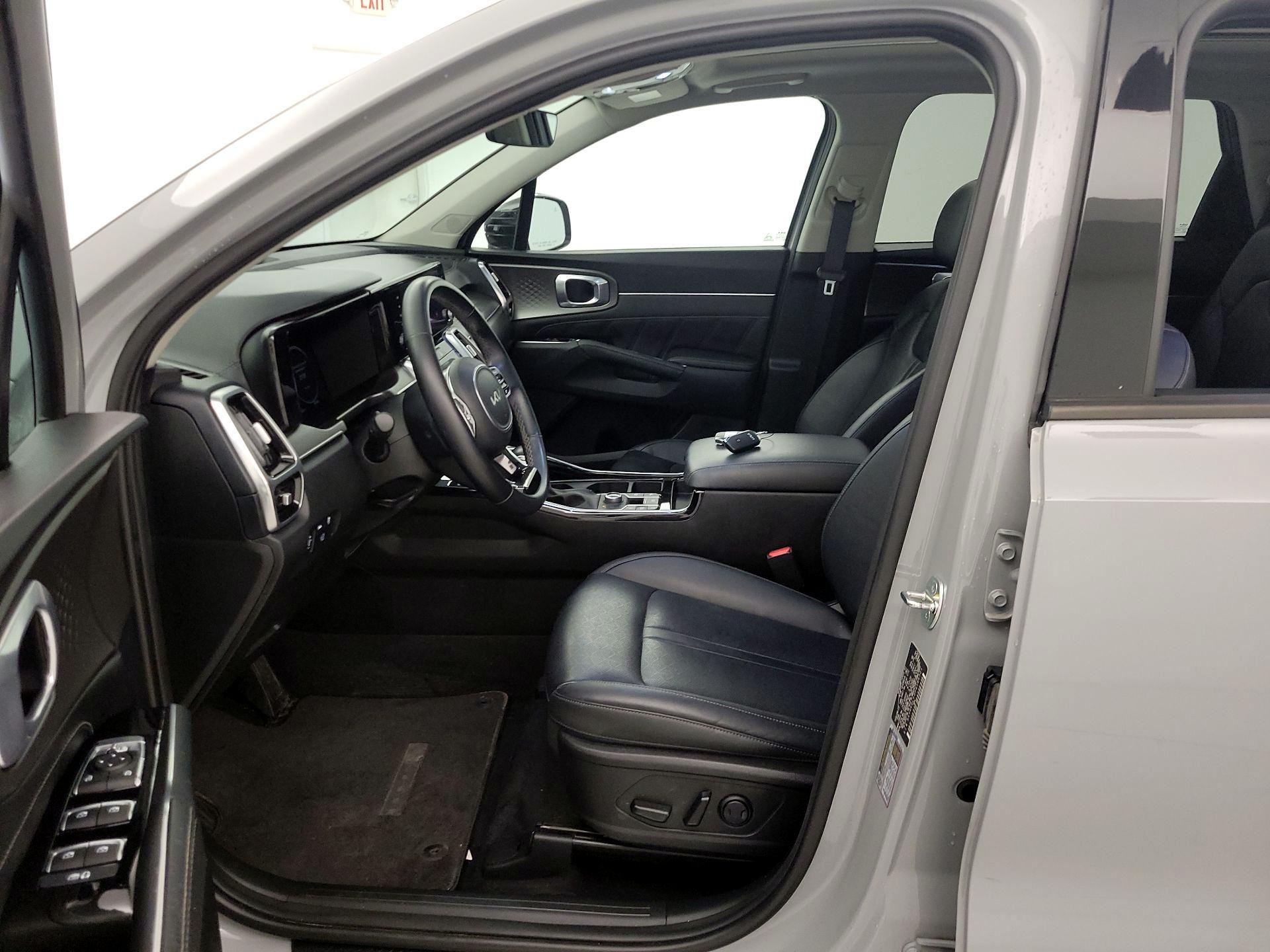 Thumbnail: 2023 Kia Sorento - 11