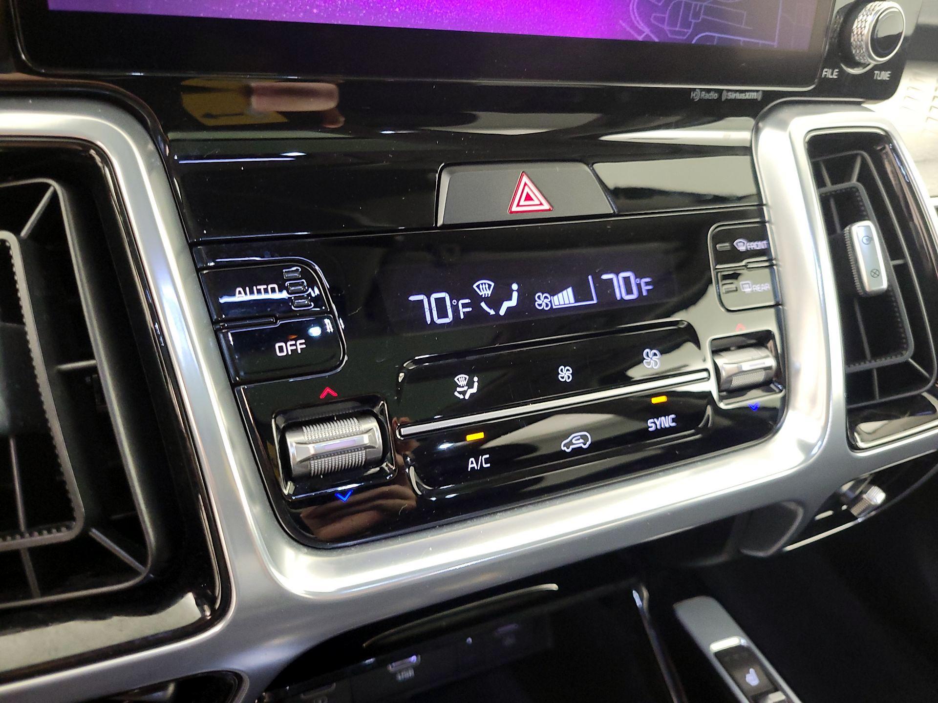 Thumbnail: 2023 Kia Sorento - 17