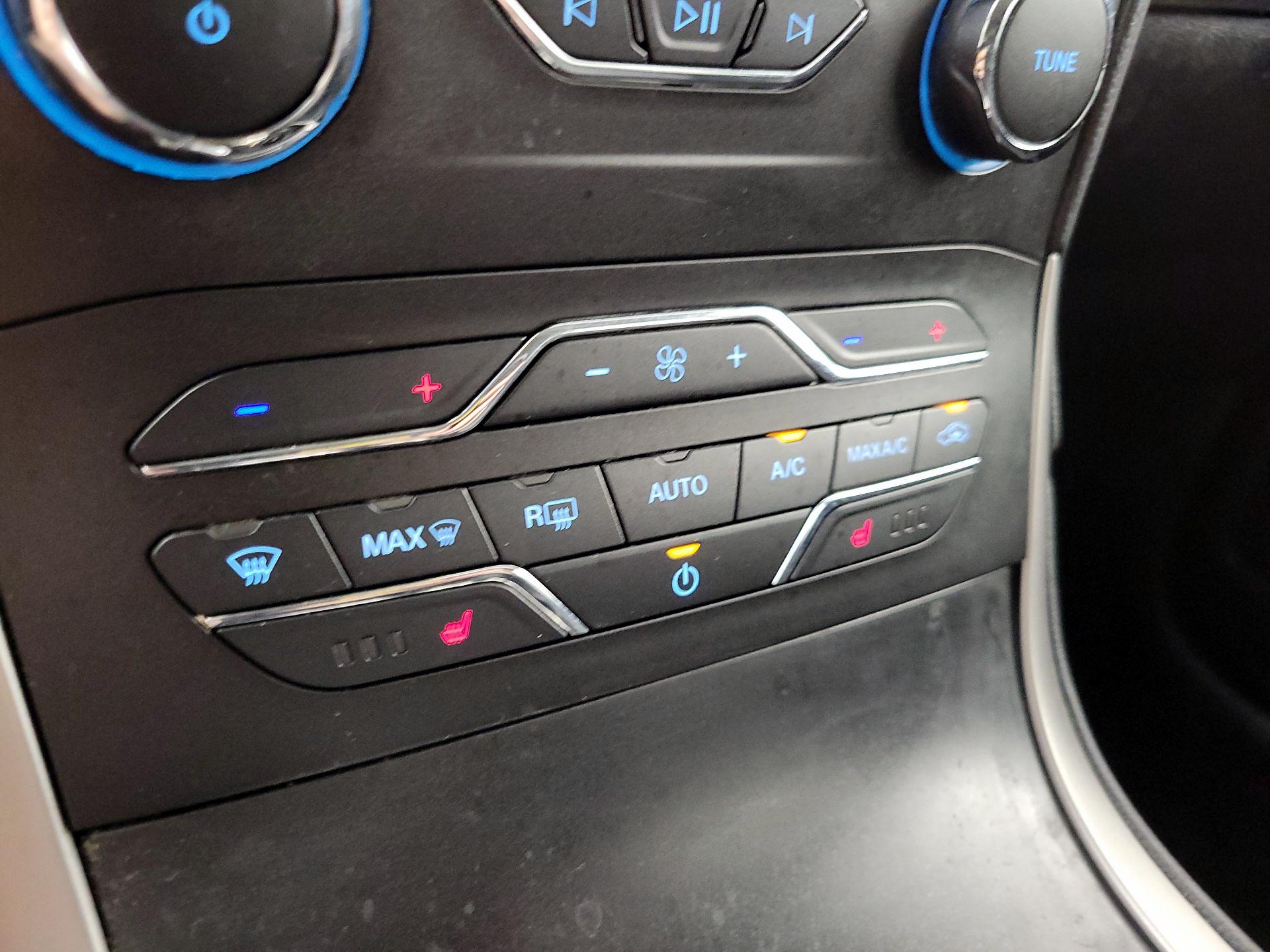 Thumbnail: 2019 Ford Edge - 16