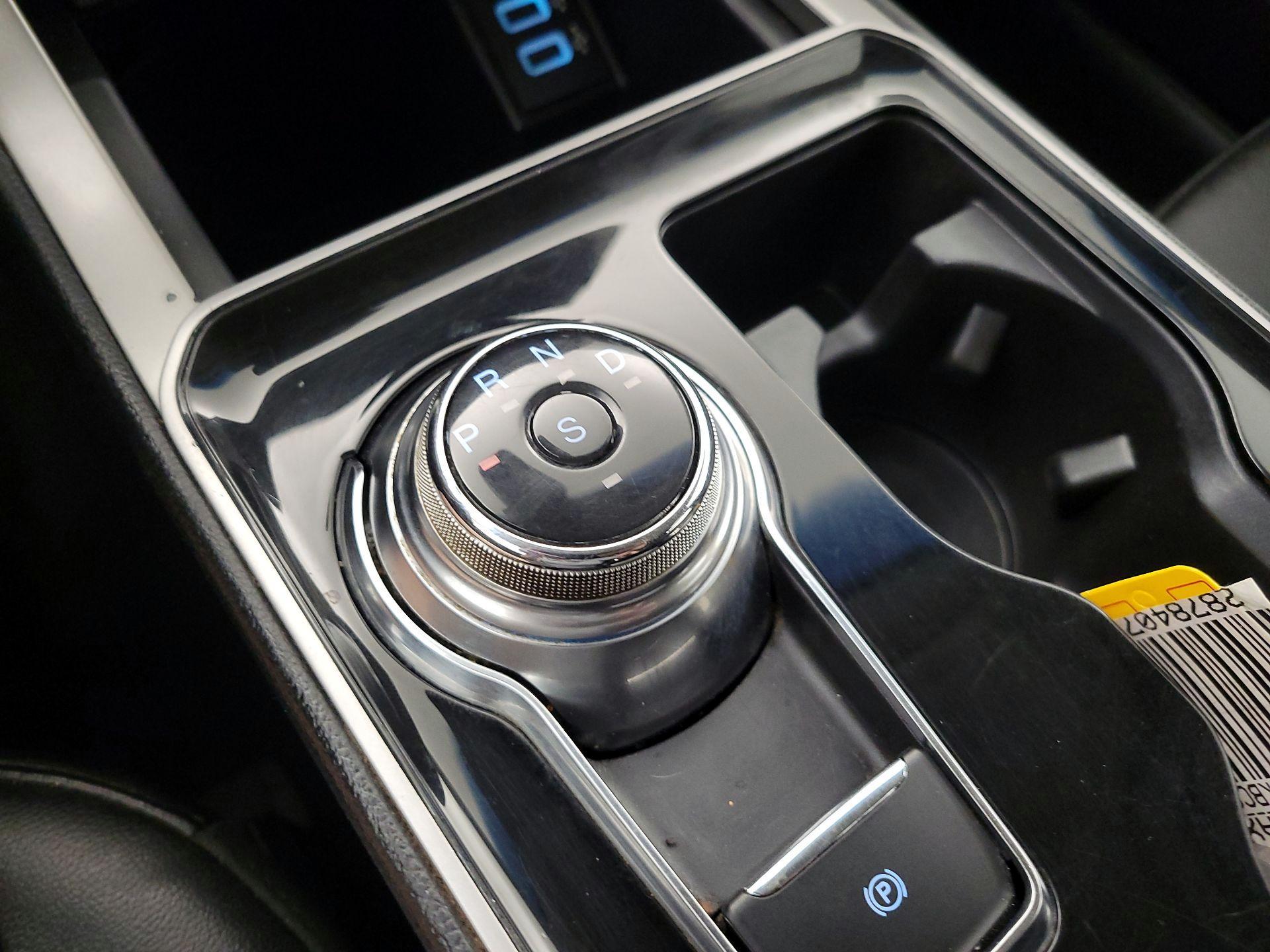Thumbnail: 2019 Ford Edge - 17