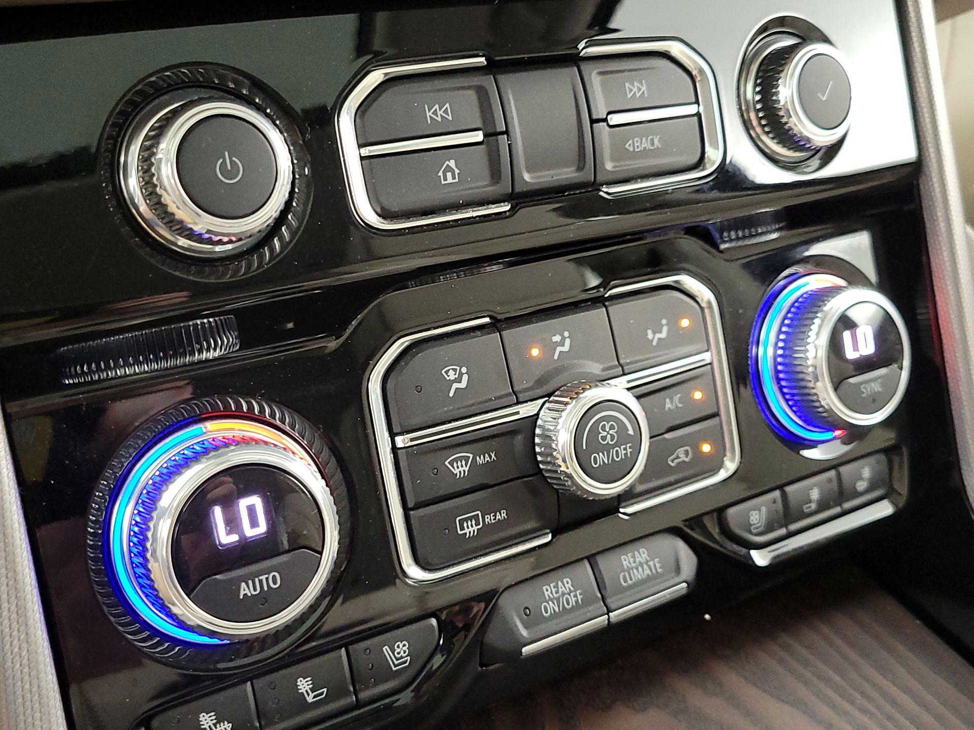 Thumbnail: 2022 GMC Yukon XL - 16