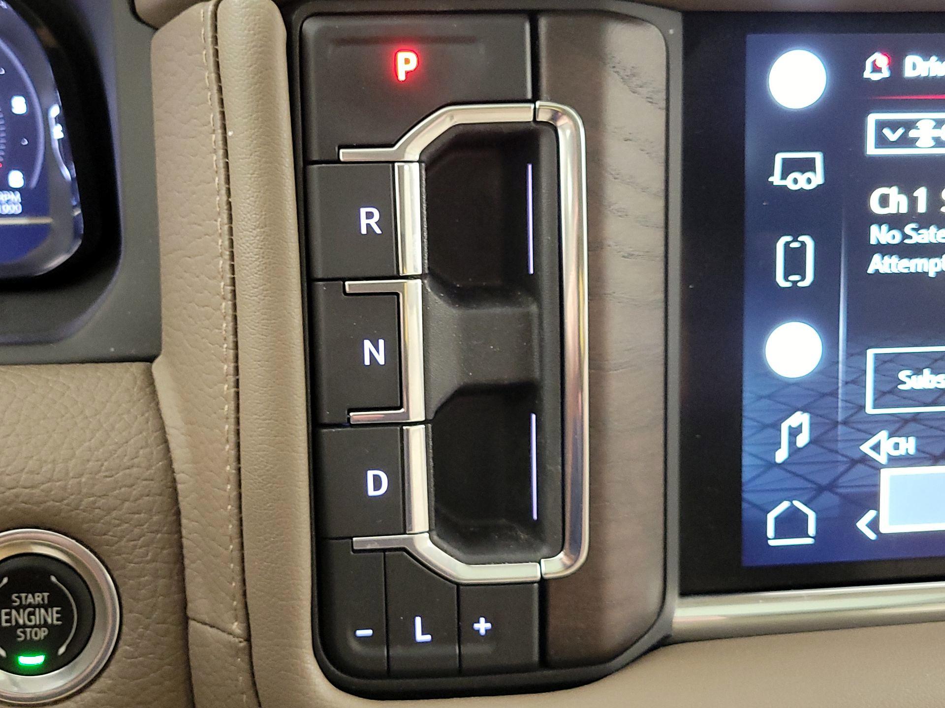 Thumbnail: 2022 GMC Yukon XL - 17
