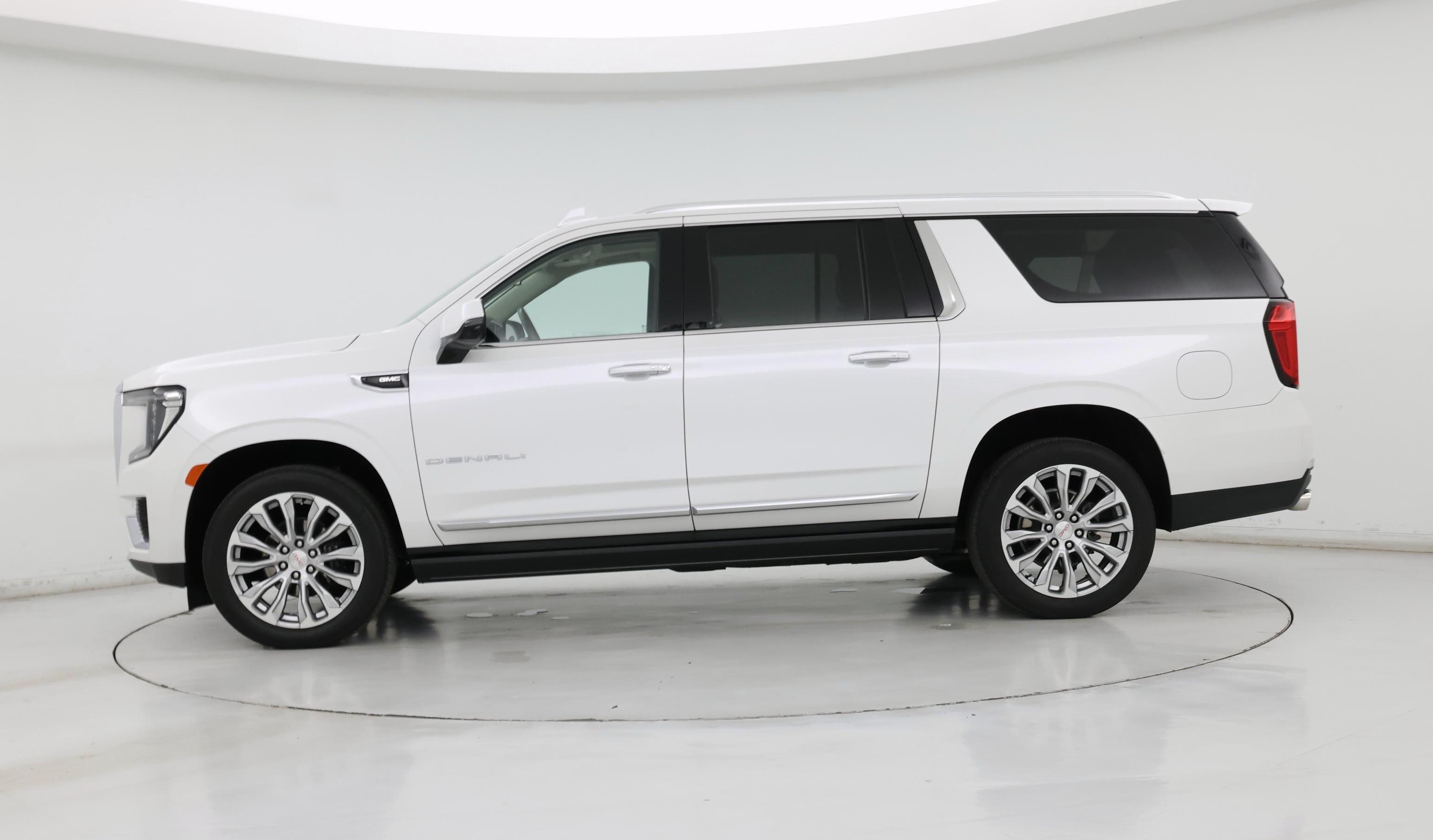 Thumbnail: 2022 GMC Yukon XL - 3