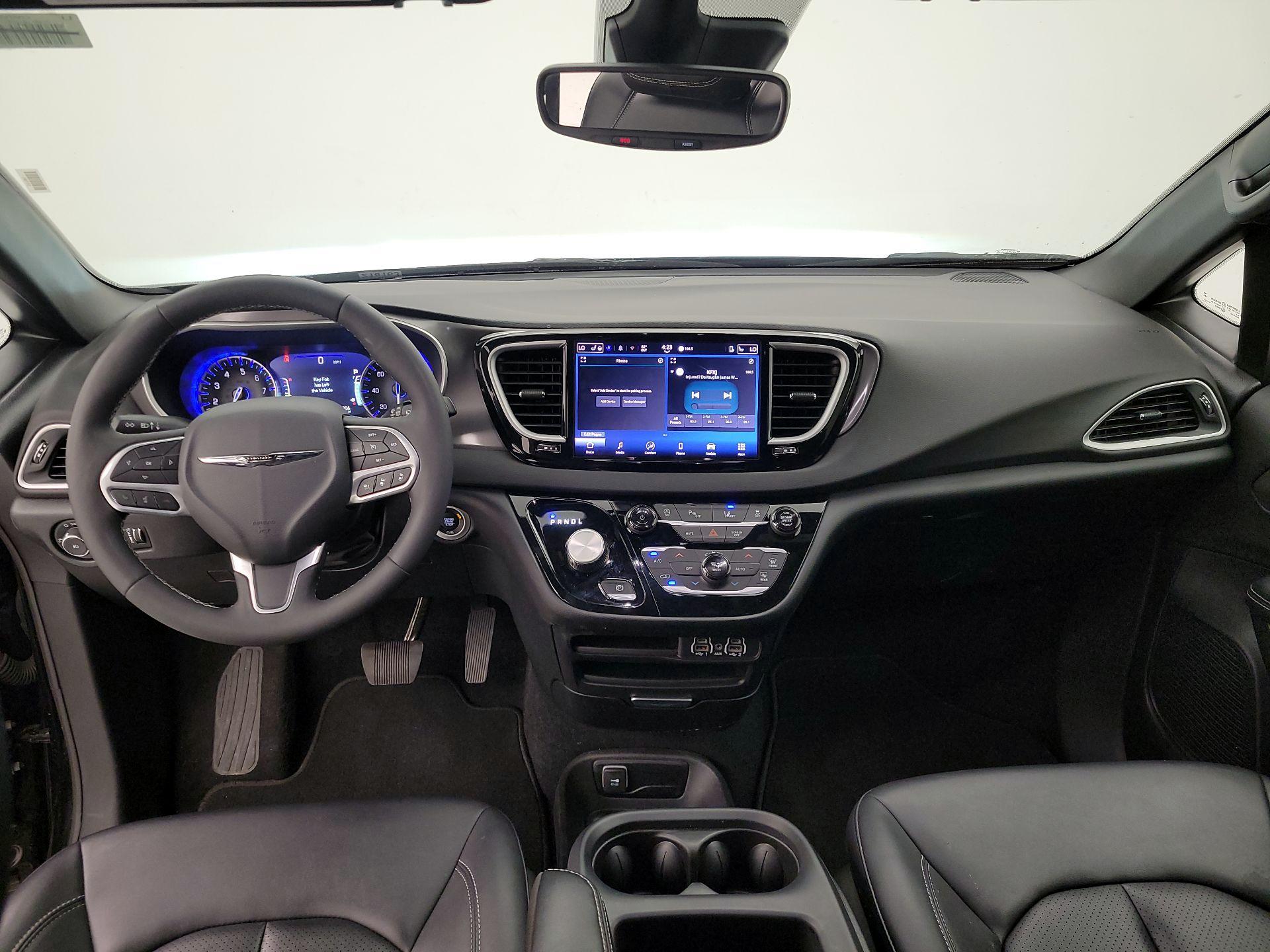 Thumbnail: 2025 Chrysler Pacifica - 9