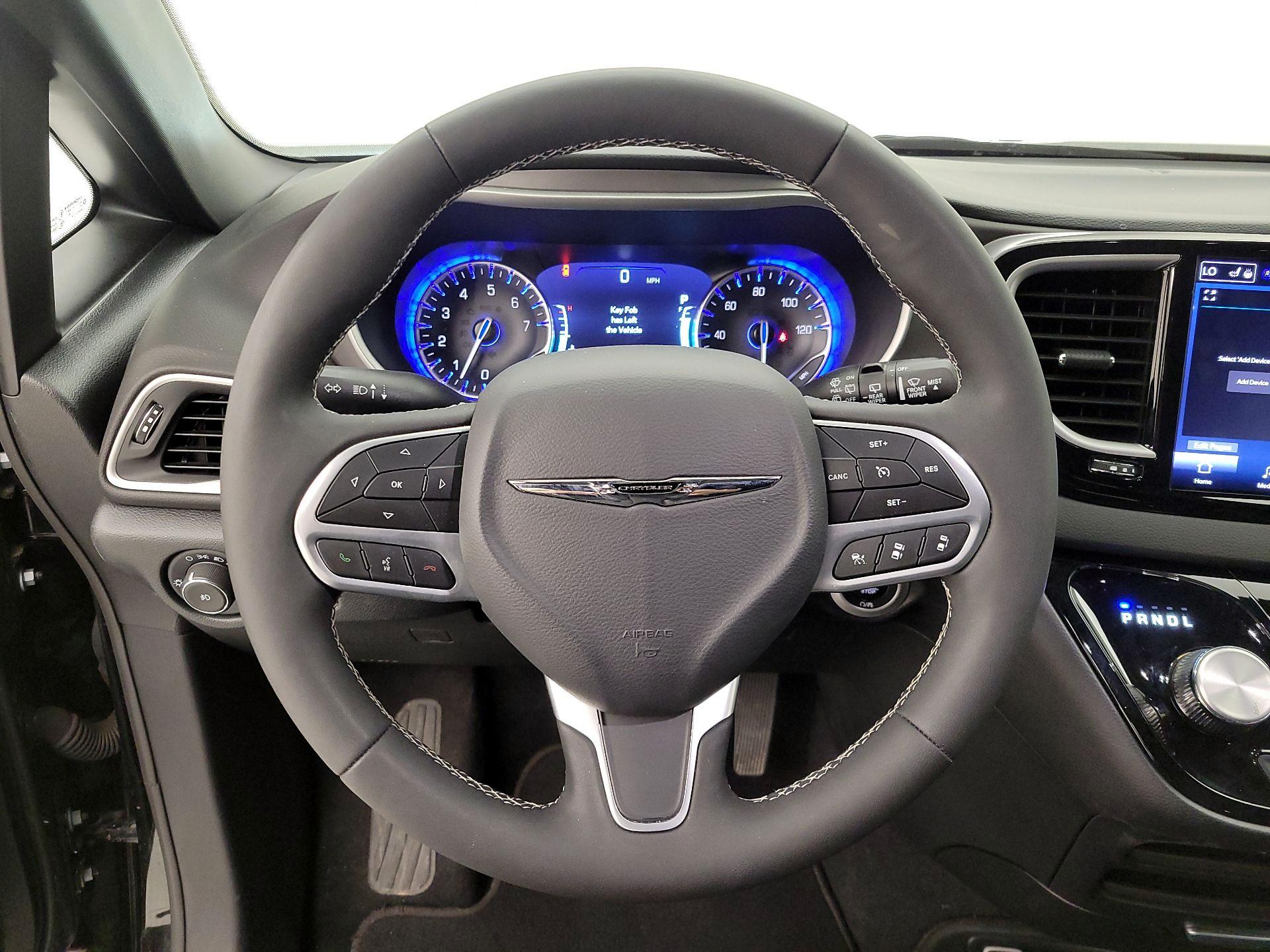 Thumbnail: 2025 Chrysler Pacifica - 10