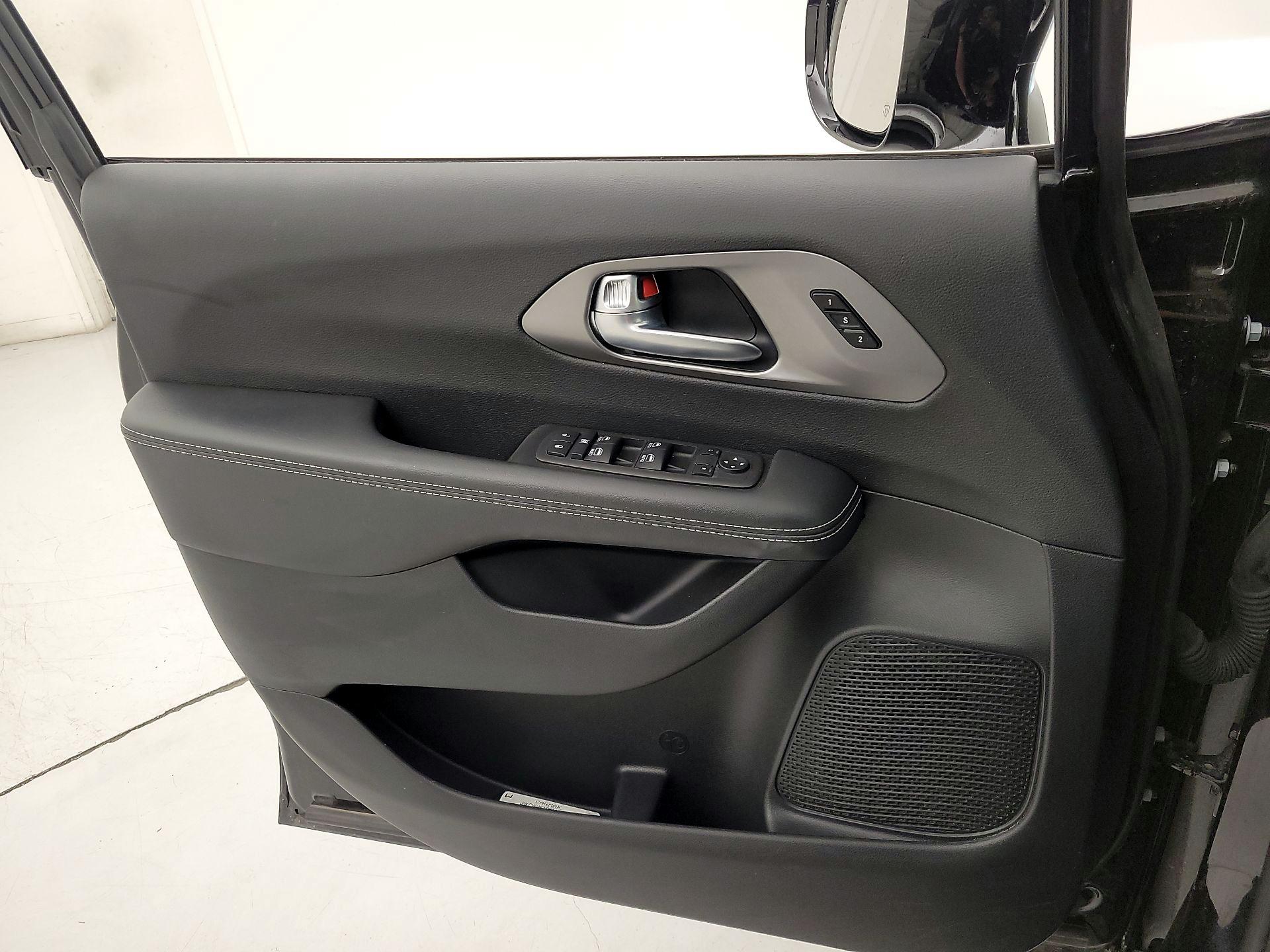 Thumbnail: 2025 Chrysler Pacifica - 12