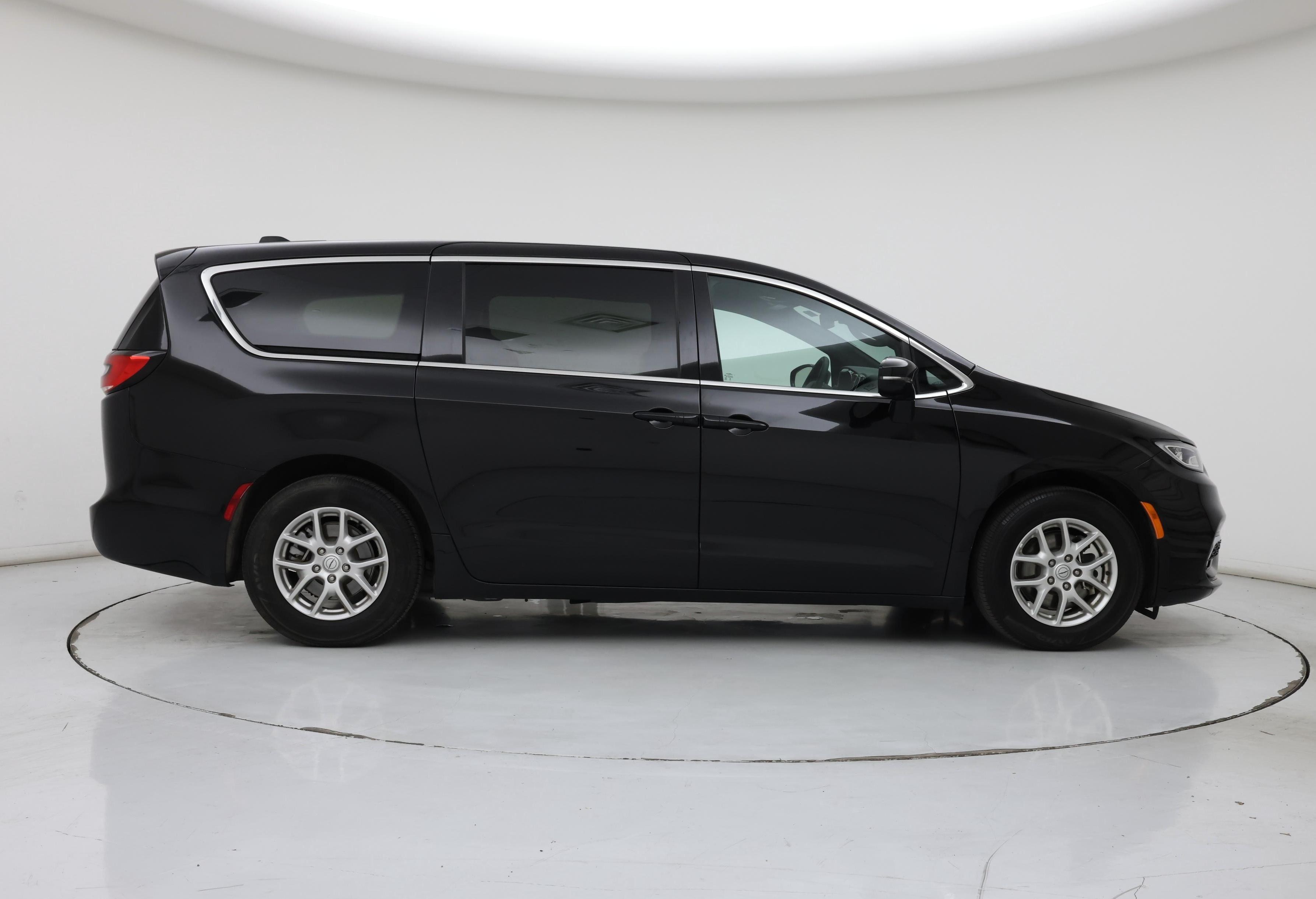 Thumbnail: 2025 Chrysler Pacifica - 7