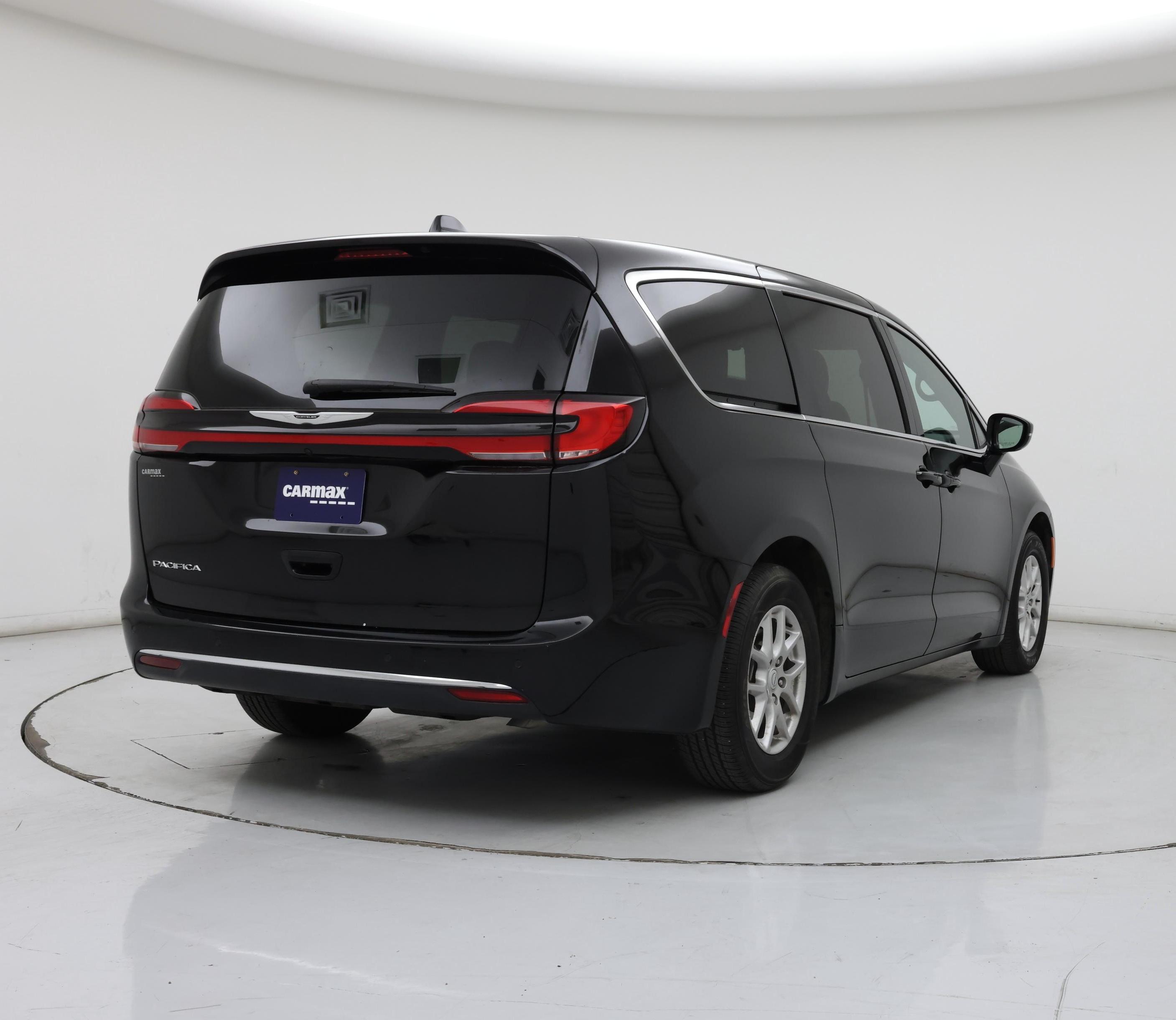 Thumbnail: 2025 Chrysler Pacifica - 8