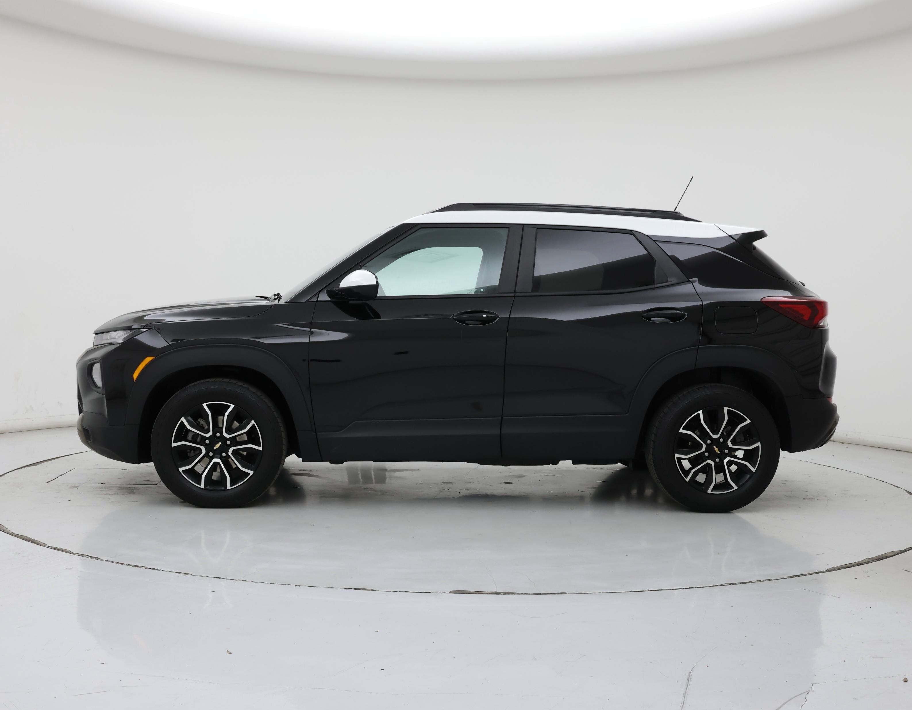 Thumbnail: 2023 Chevrolet TrailBlazer - 3