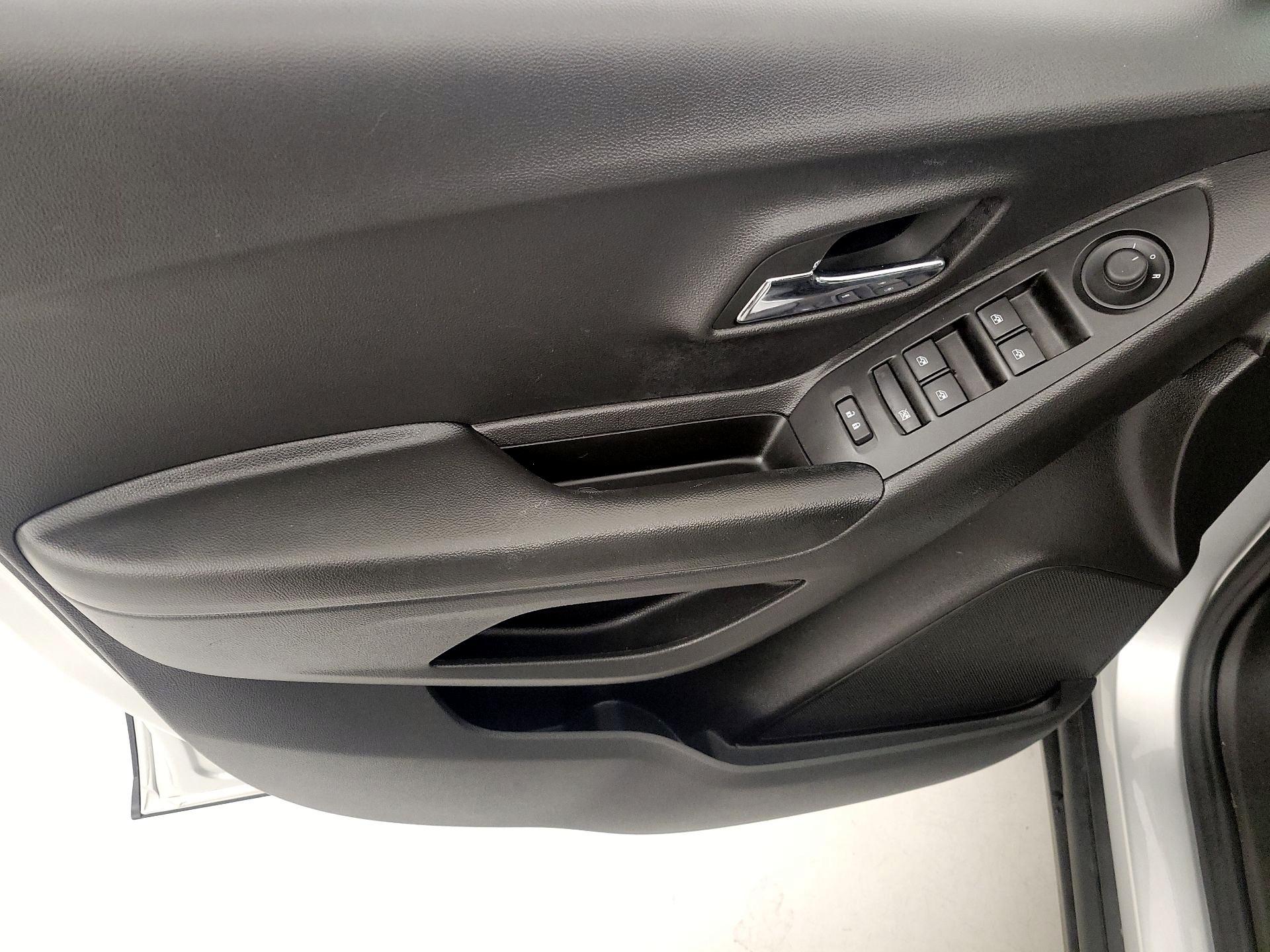Thumbnail: 2022 Chevrolet Trax - 12