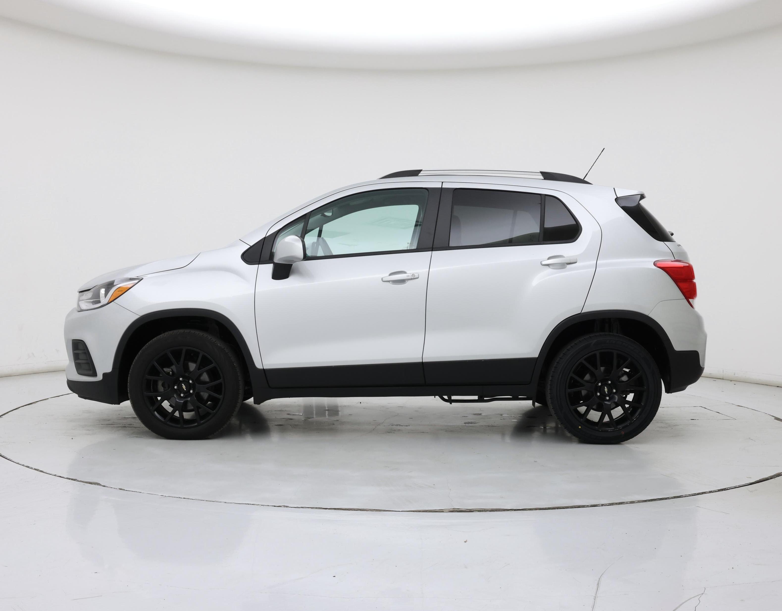 Thumbnail: 2022 Chevrolet Trax - 3