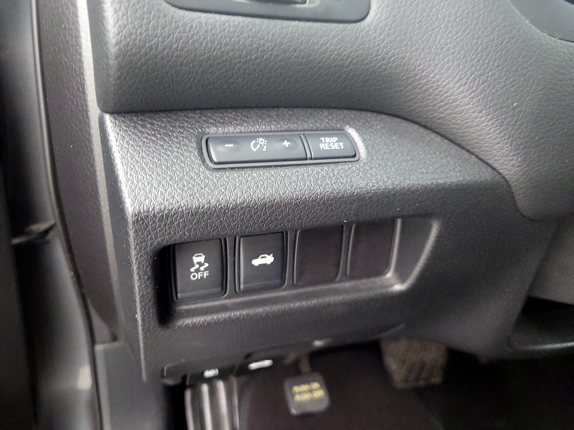 Thumbnail: 2015 Nissan Altima - 13