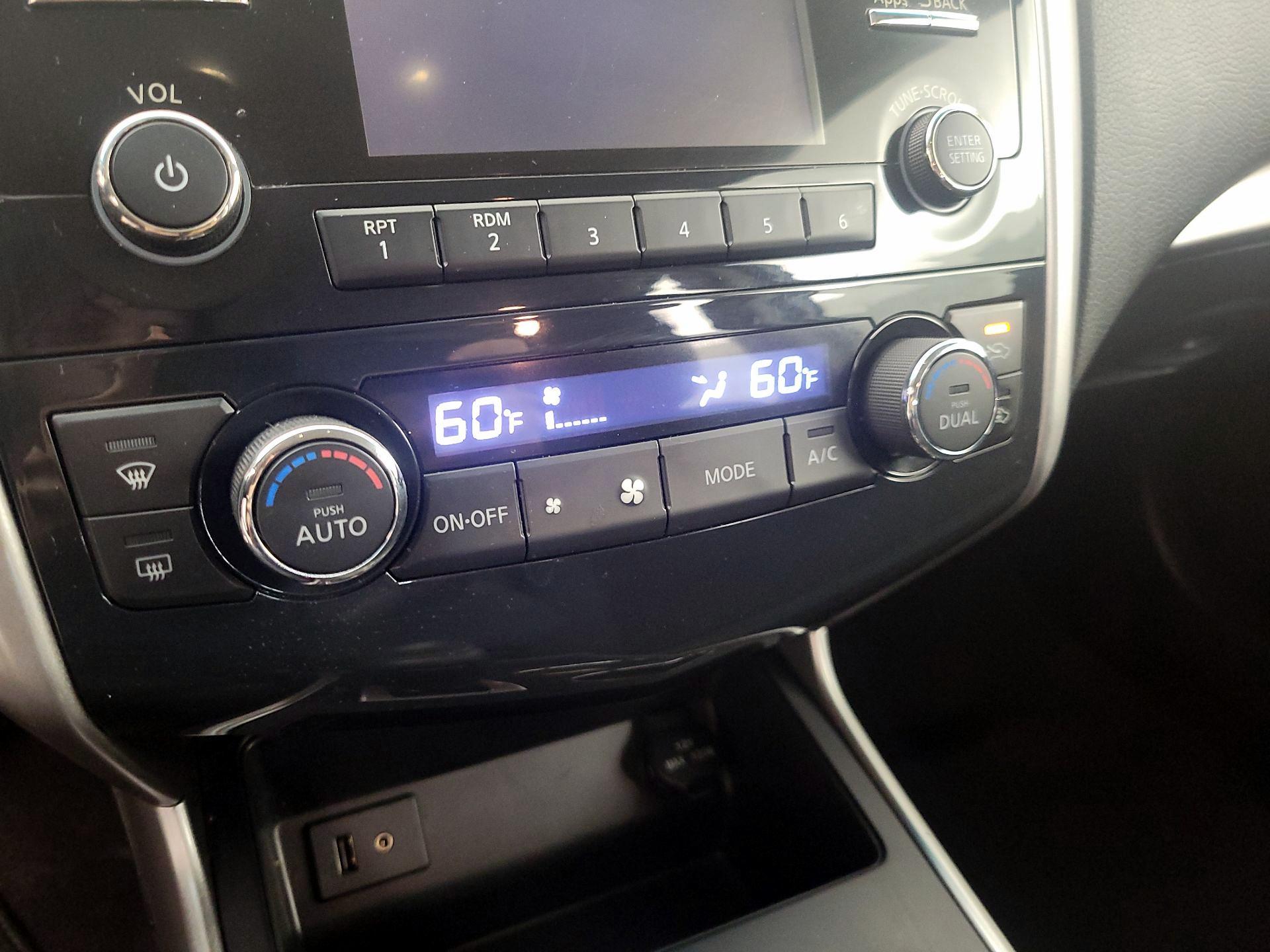 Thumbnail: 2015 Nissan Altima - 16