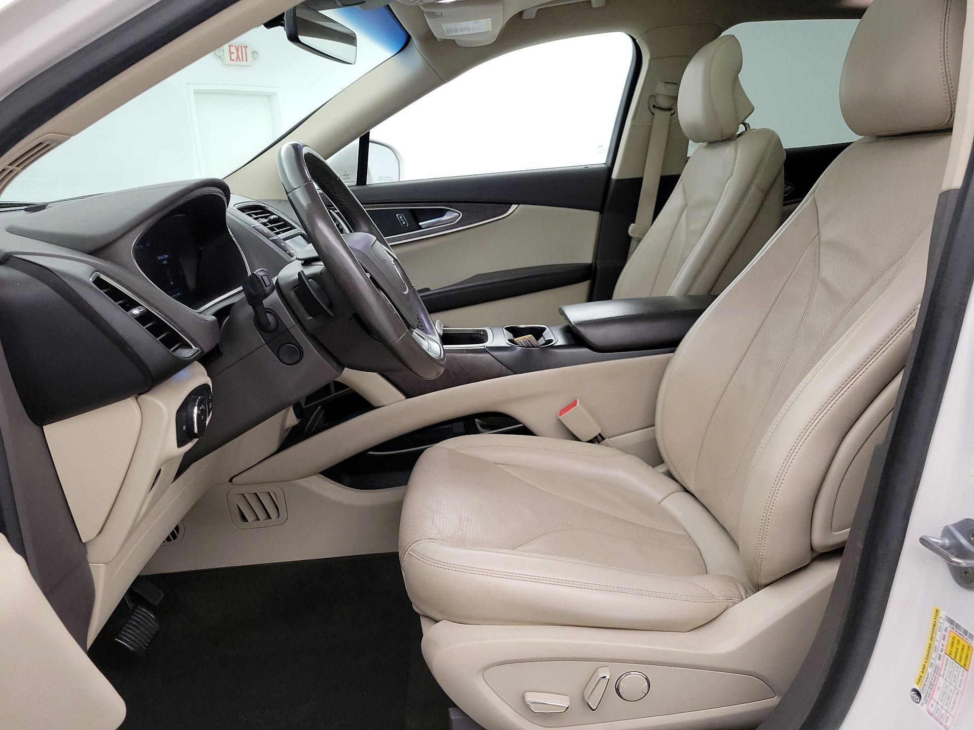 Thumbnail: 2019 Lincoln Nautilus - 11
