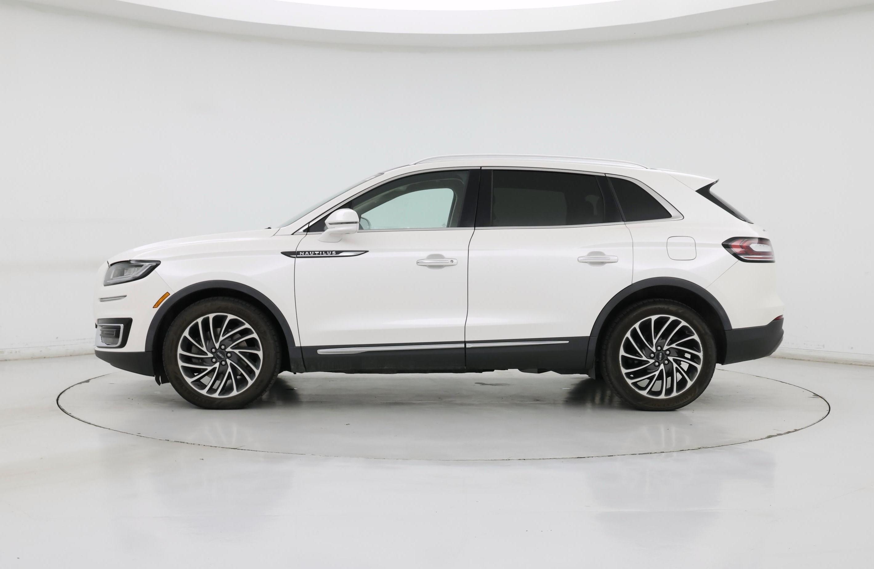 Thumbnail: 2019 Lincoln Nautilus - 3
