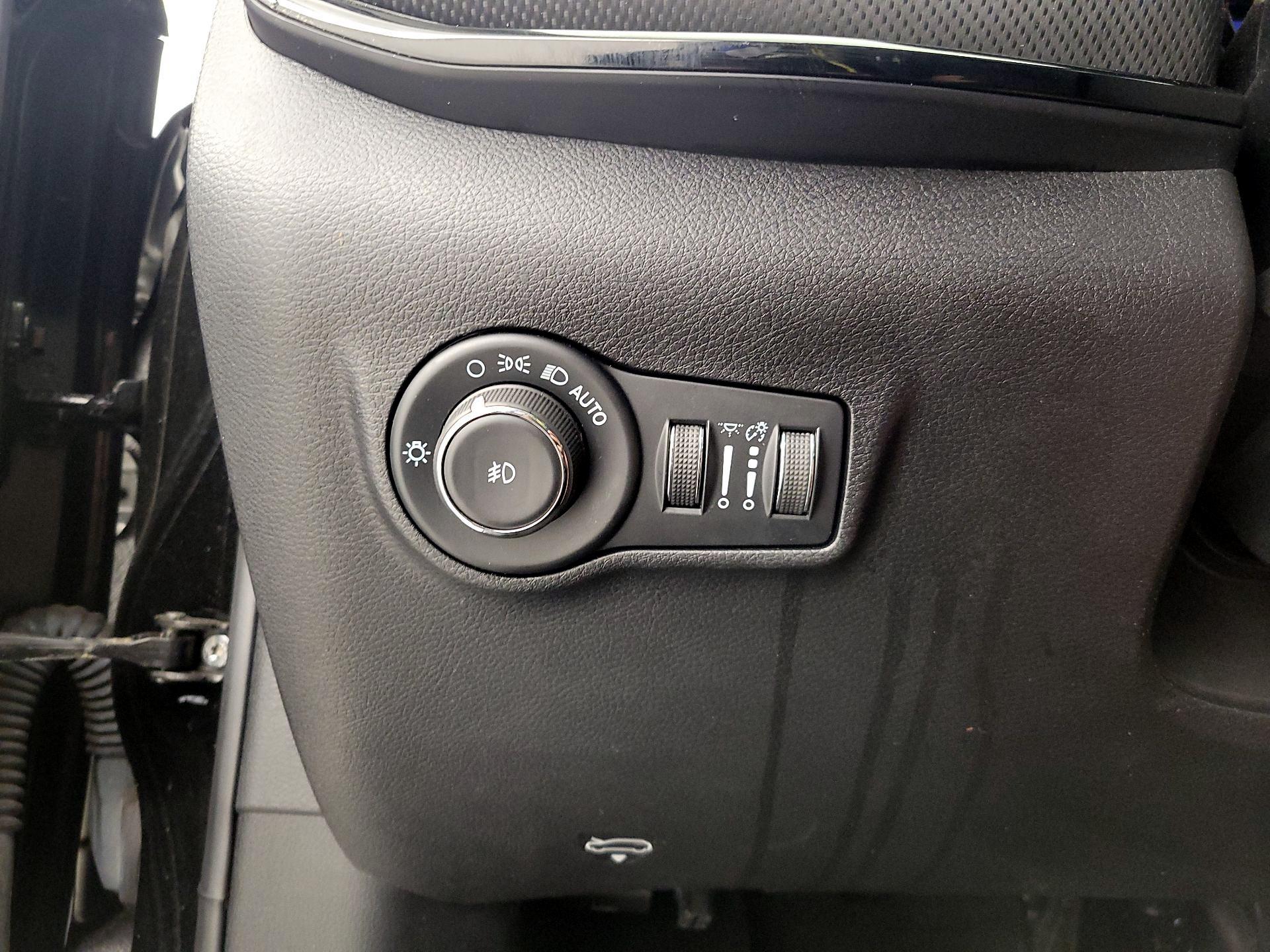 Thumbnail: 2022 Jeep Compass - 13