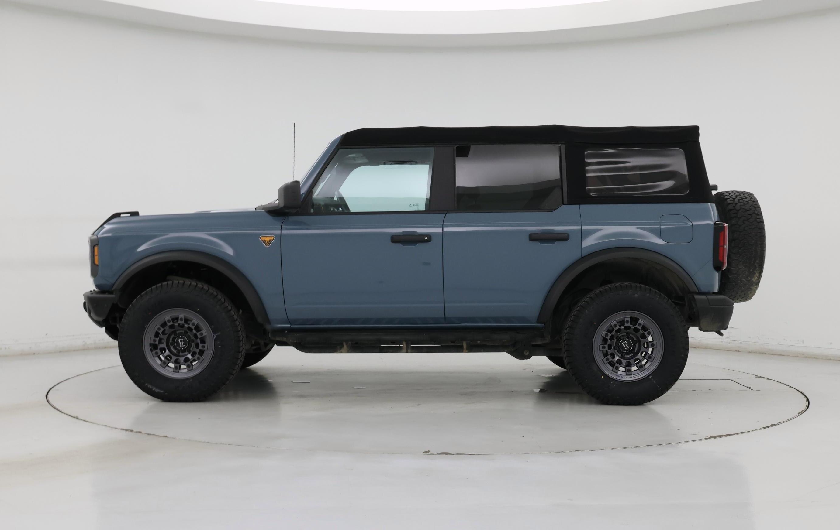 Thumbnail: 2022 Ford Bronco - 3
