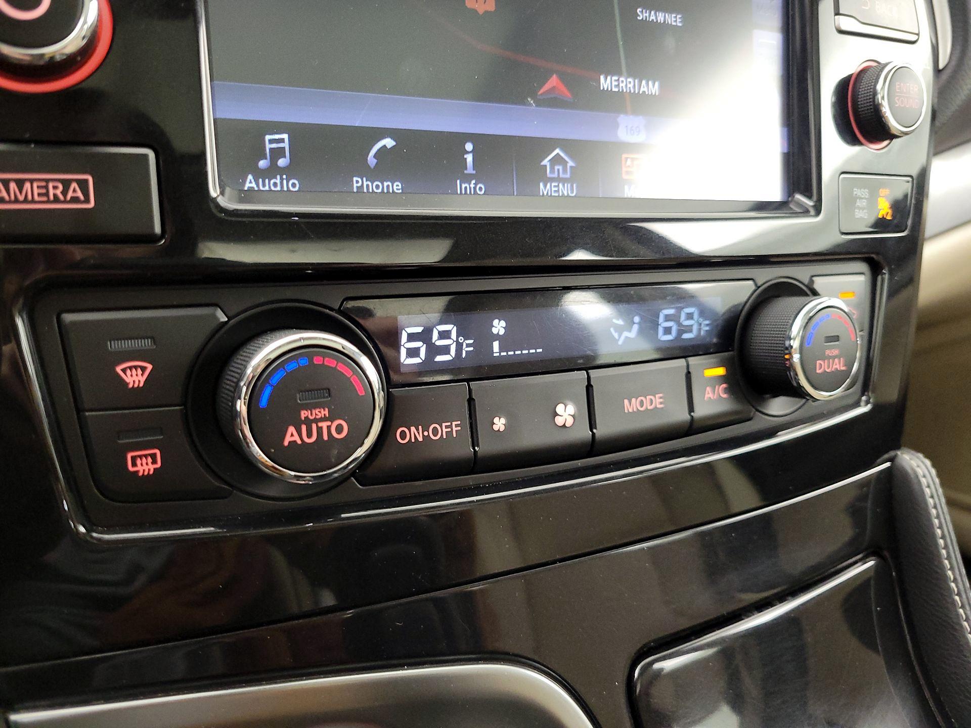 Thumbnail: 2017 Nissan Maxima - 17