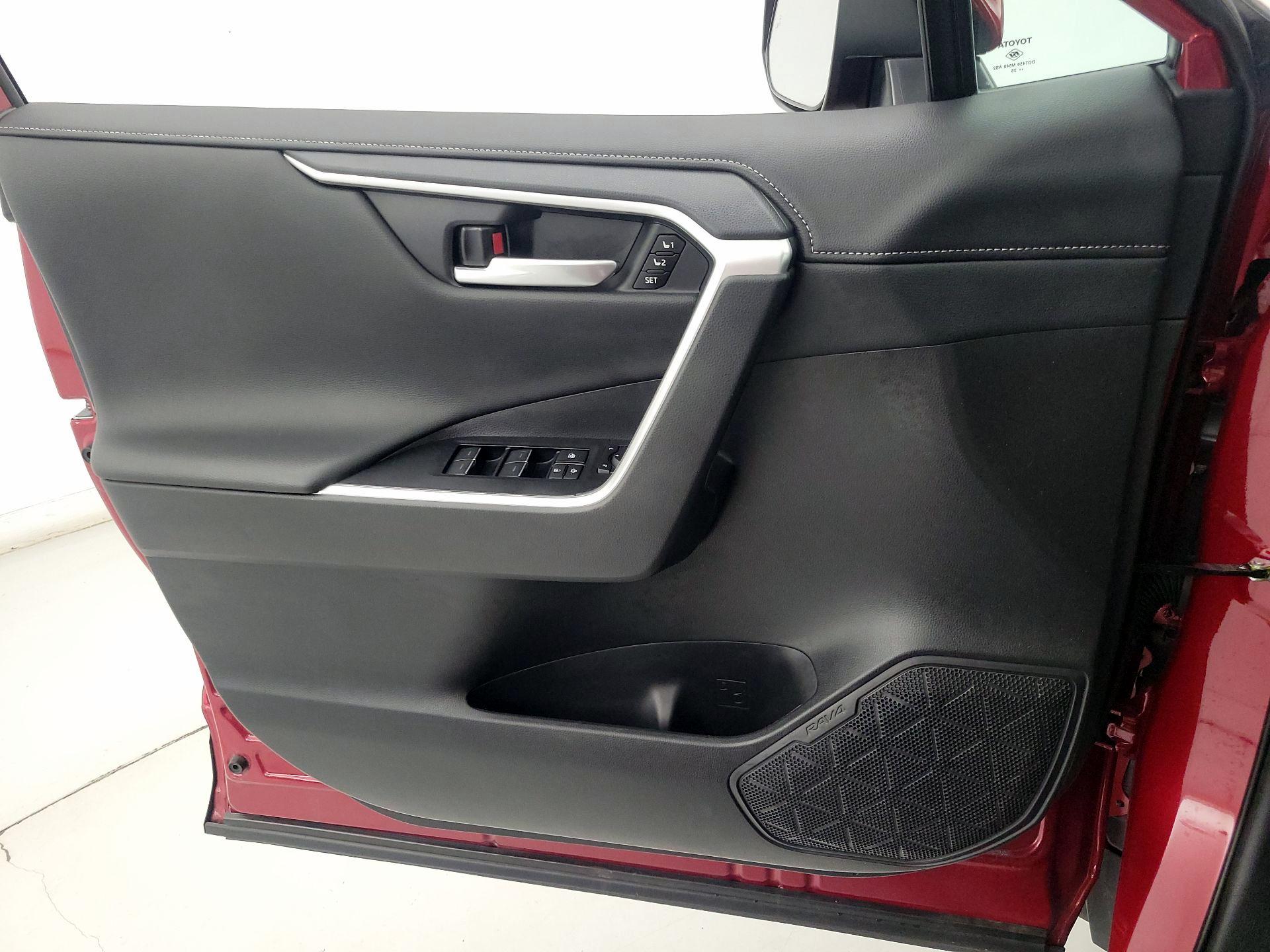 Thumbnail: 2025 Toyota RAV4 - 12