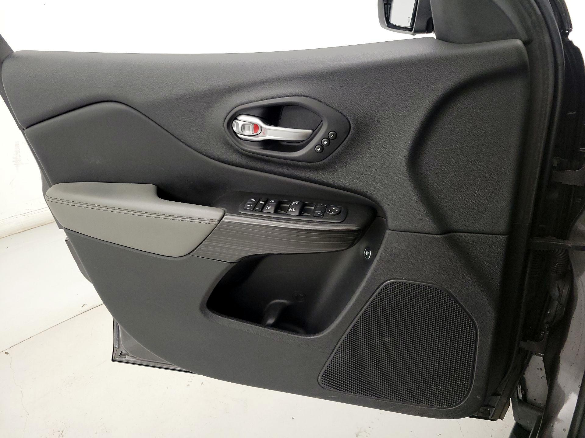 Thumbnail: 2014 Jeep Cherokee - 12