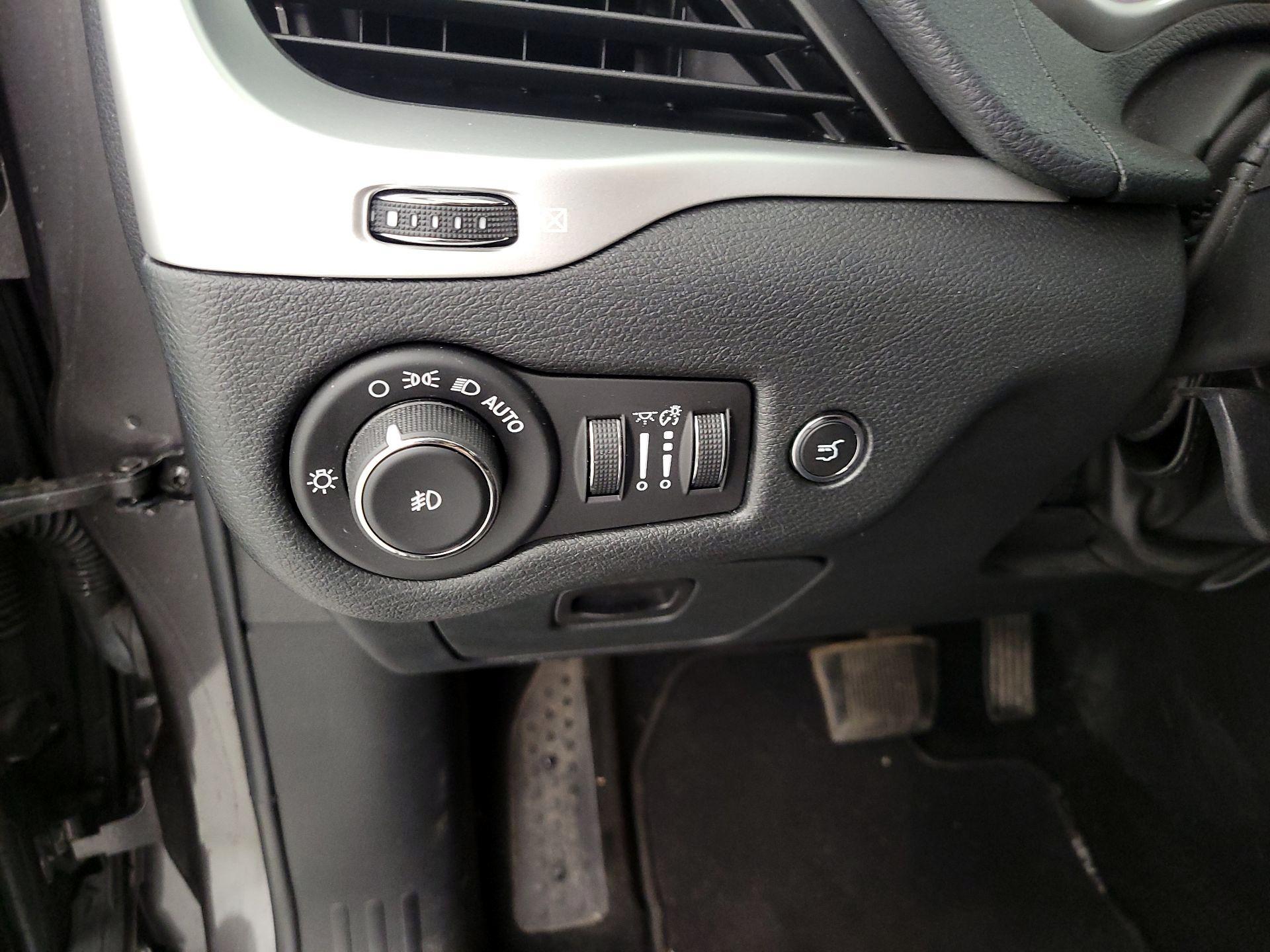 Thumbnail: 2014 Jeep Cherokee - 13